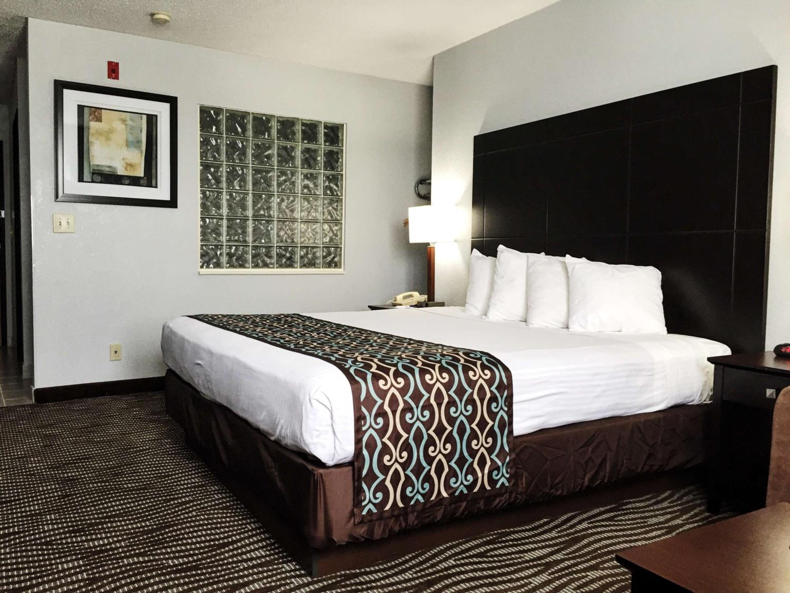 King Room with Whirlpool - Non-Smoking photo 2