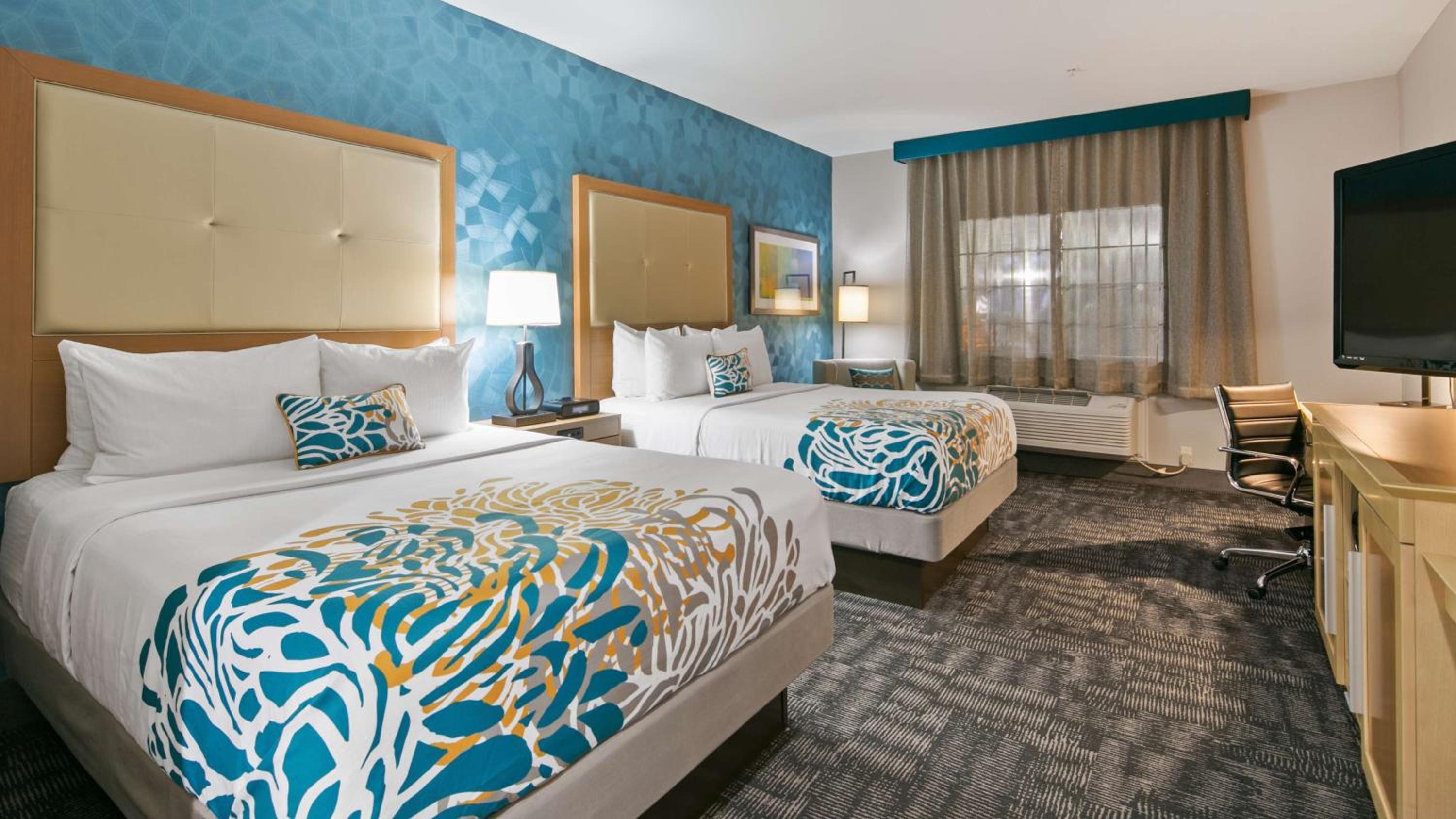 Queen Room with Two Queen Beds - Non-Smoking - Photo 1