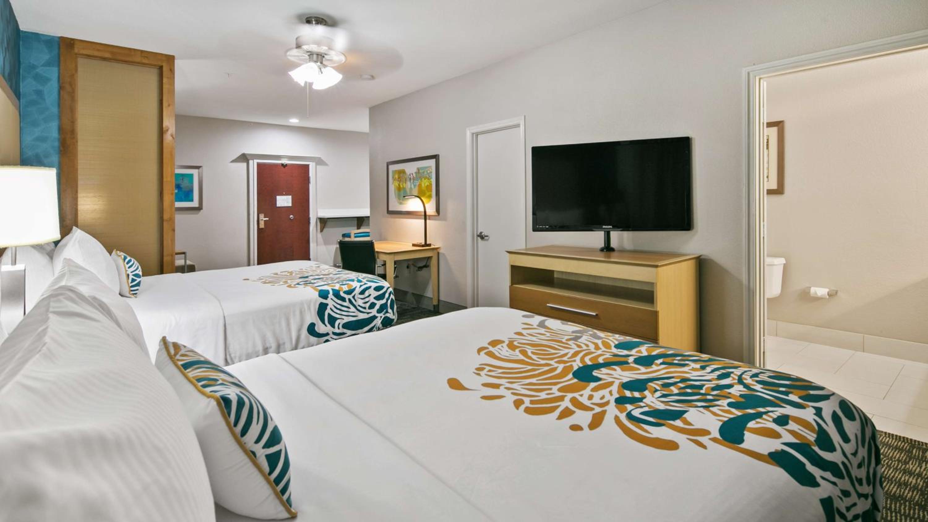 Queen Suite with Sofa Bed and Kitchenette - Non-Smoking - Photo 3