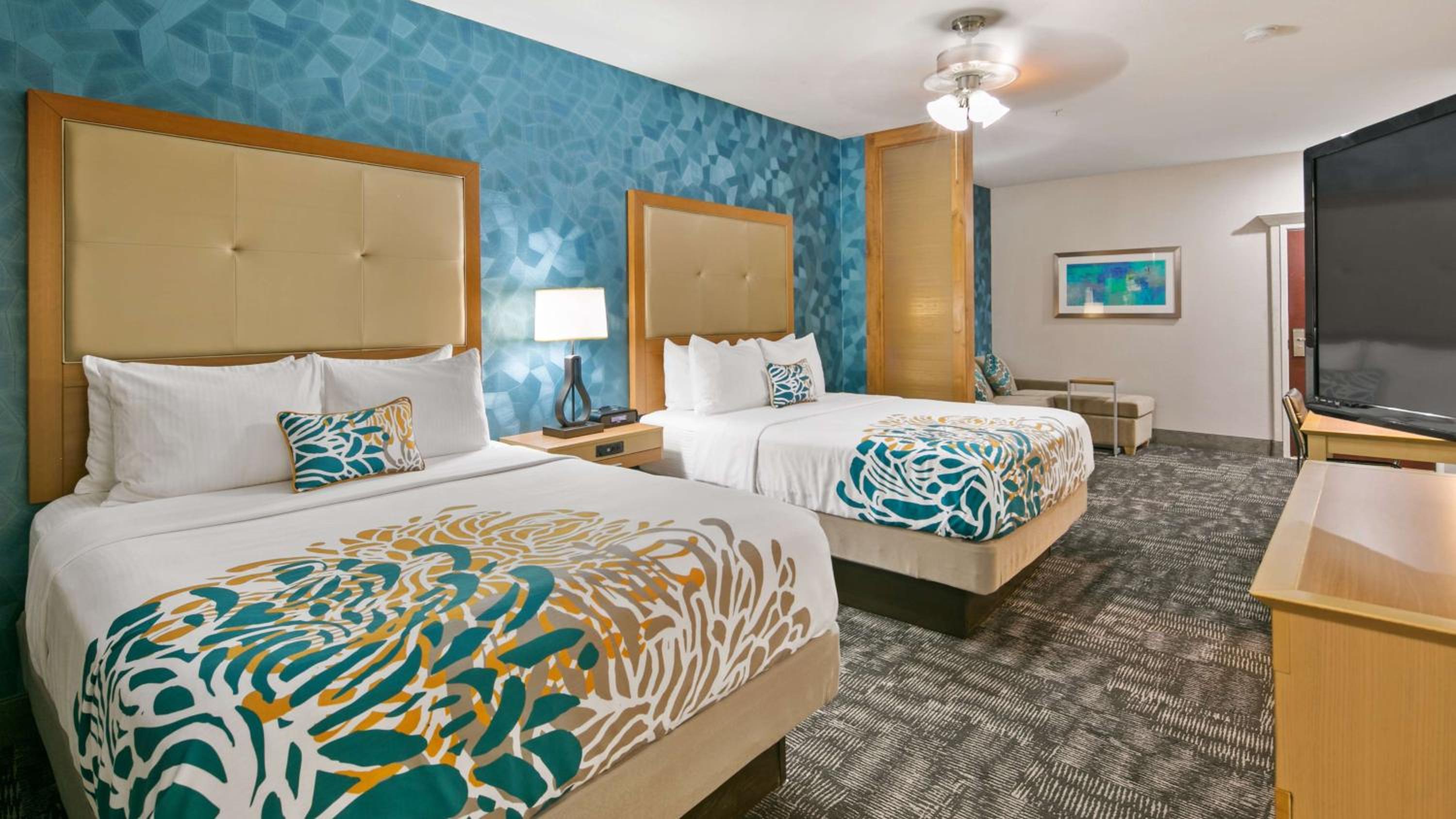 Queen Suite with Sofa Bed and Kitchenette - Non-Smoking - Photo 2