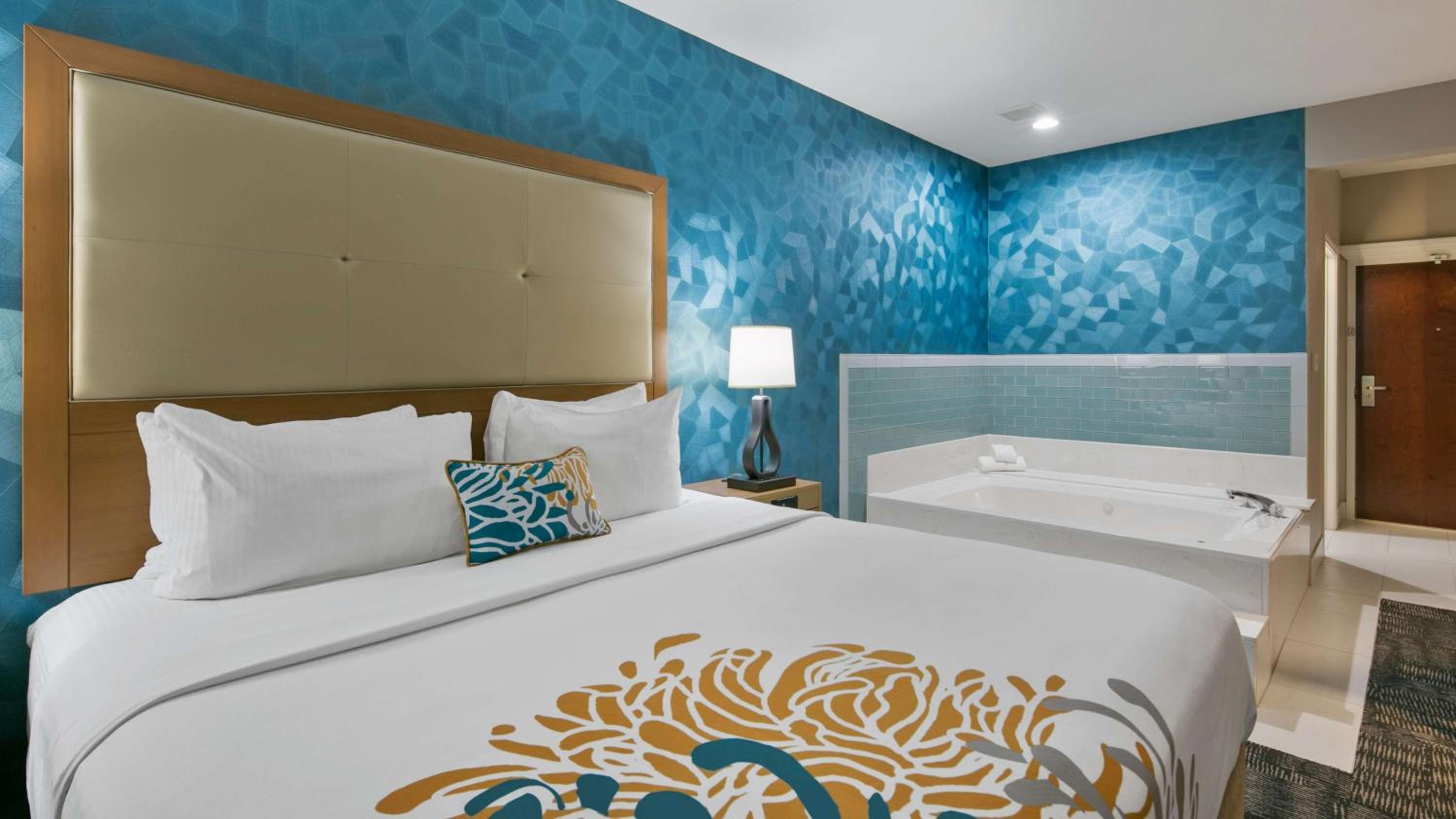 King Suite with Jacuzzi  - Photo 4