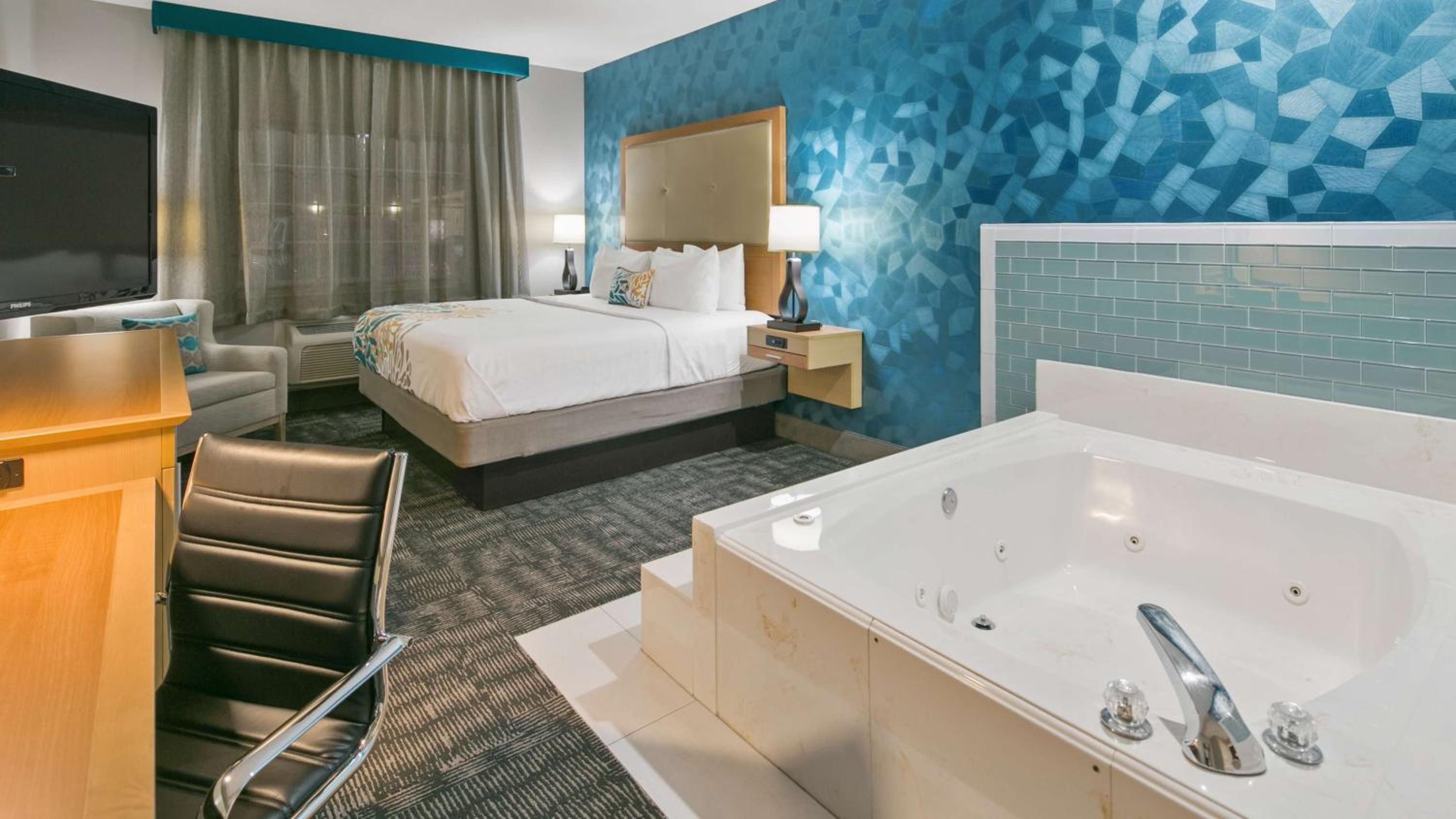 King Suite with Jacuzzi  - Photo 1