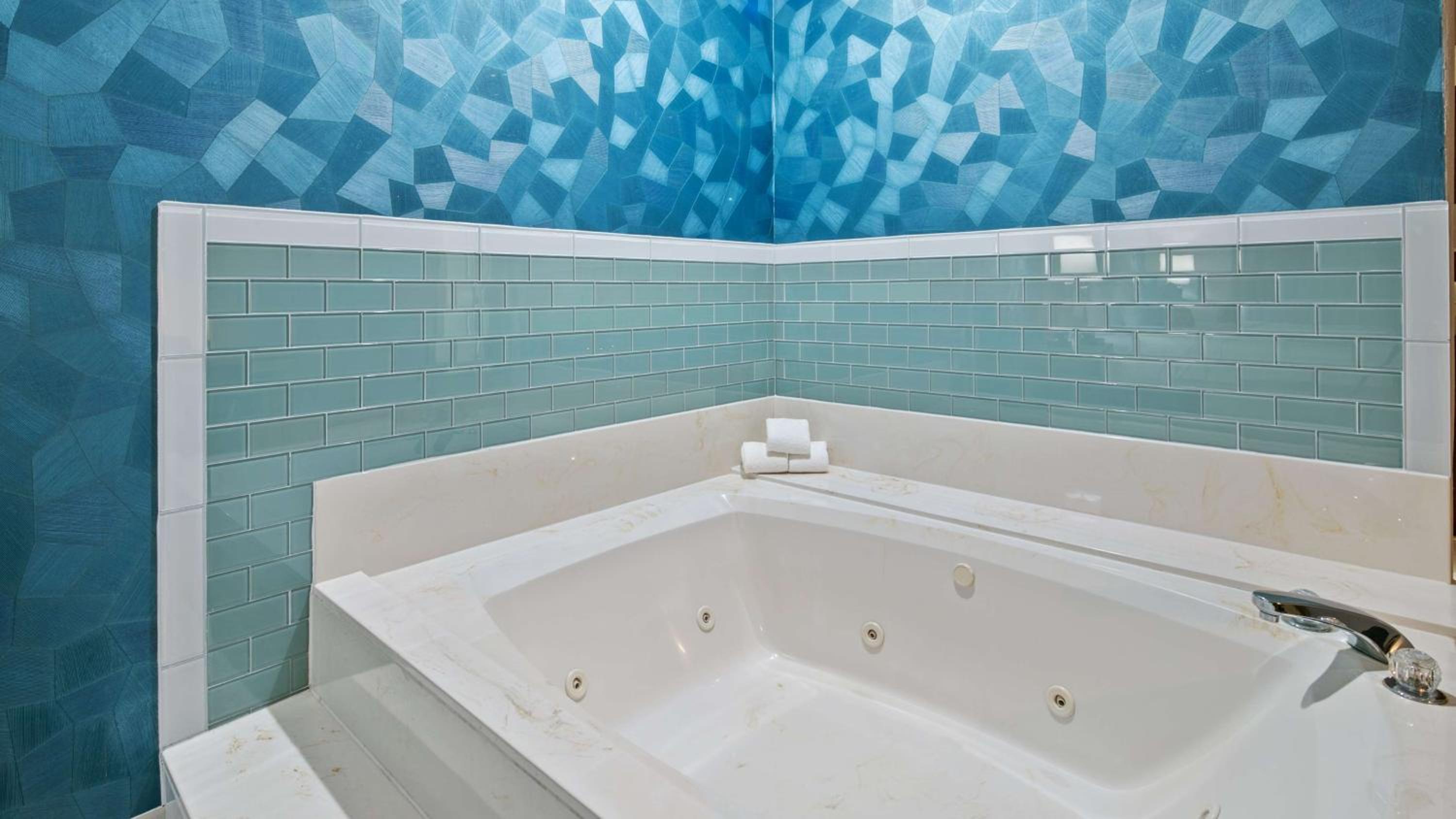 King Suite with Jacuzzi  - Photo 3