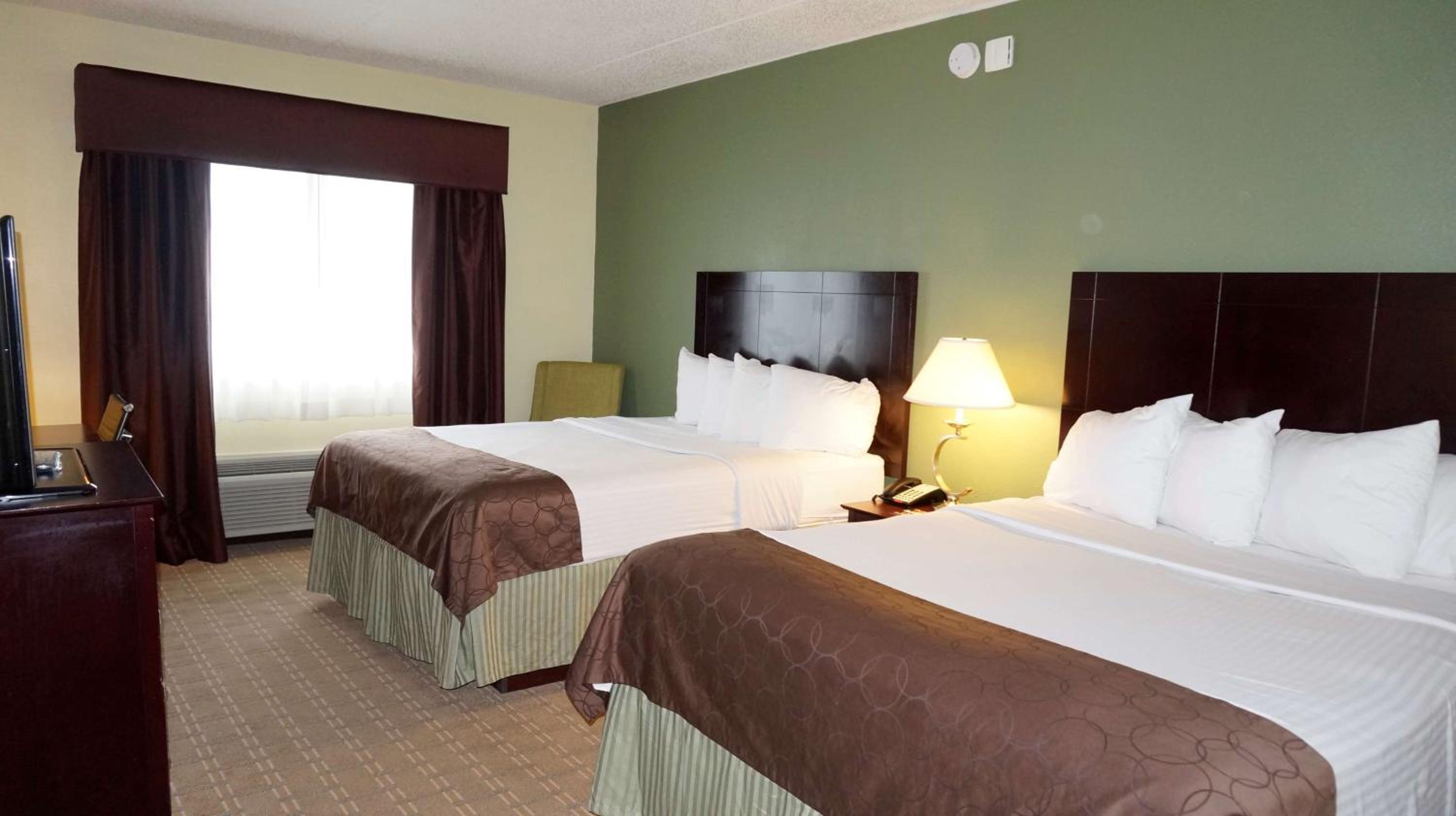 Queen Room with Two Queen Beds - Non-Smoking - Photo 1