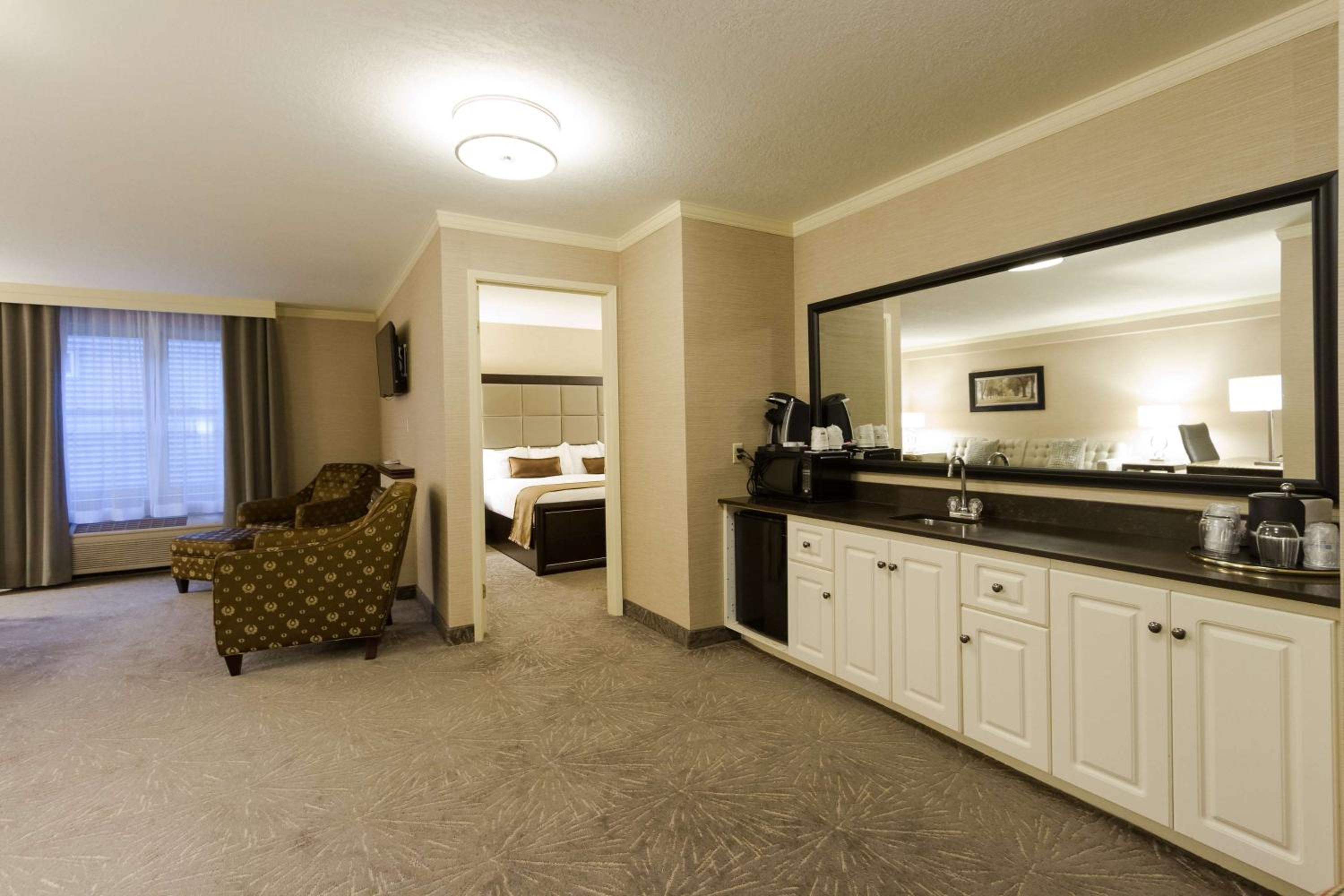 King Suite with Sofa Bed, Fireplace and Walk-In Shower - Non-Smoking