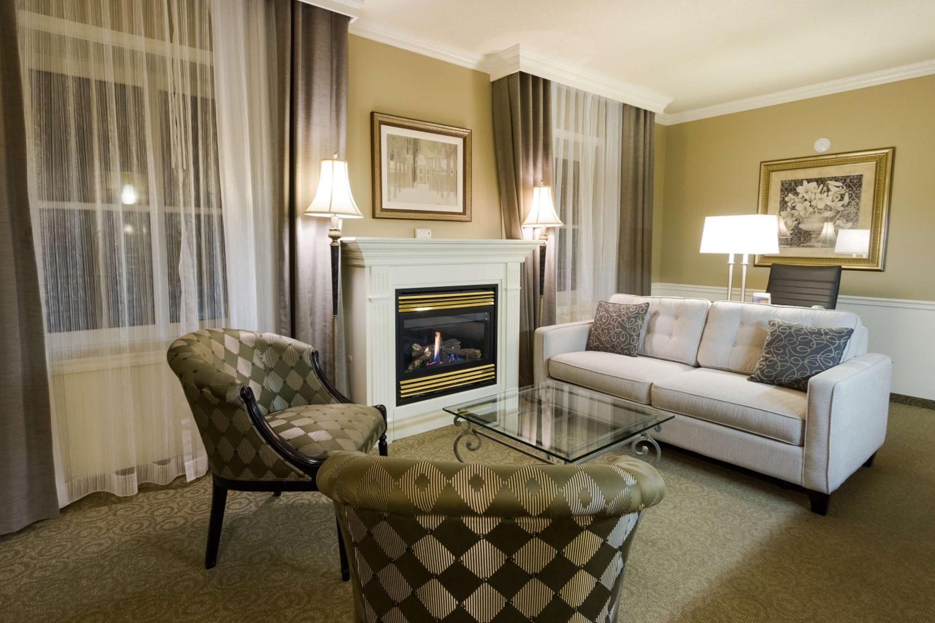 Queen Suite with Two Queen Beds and Sofa Bed - Non-Smoking