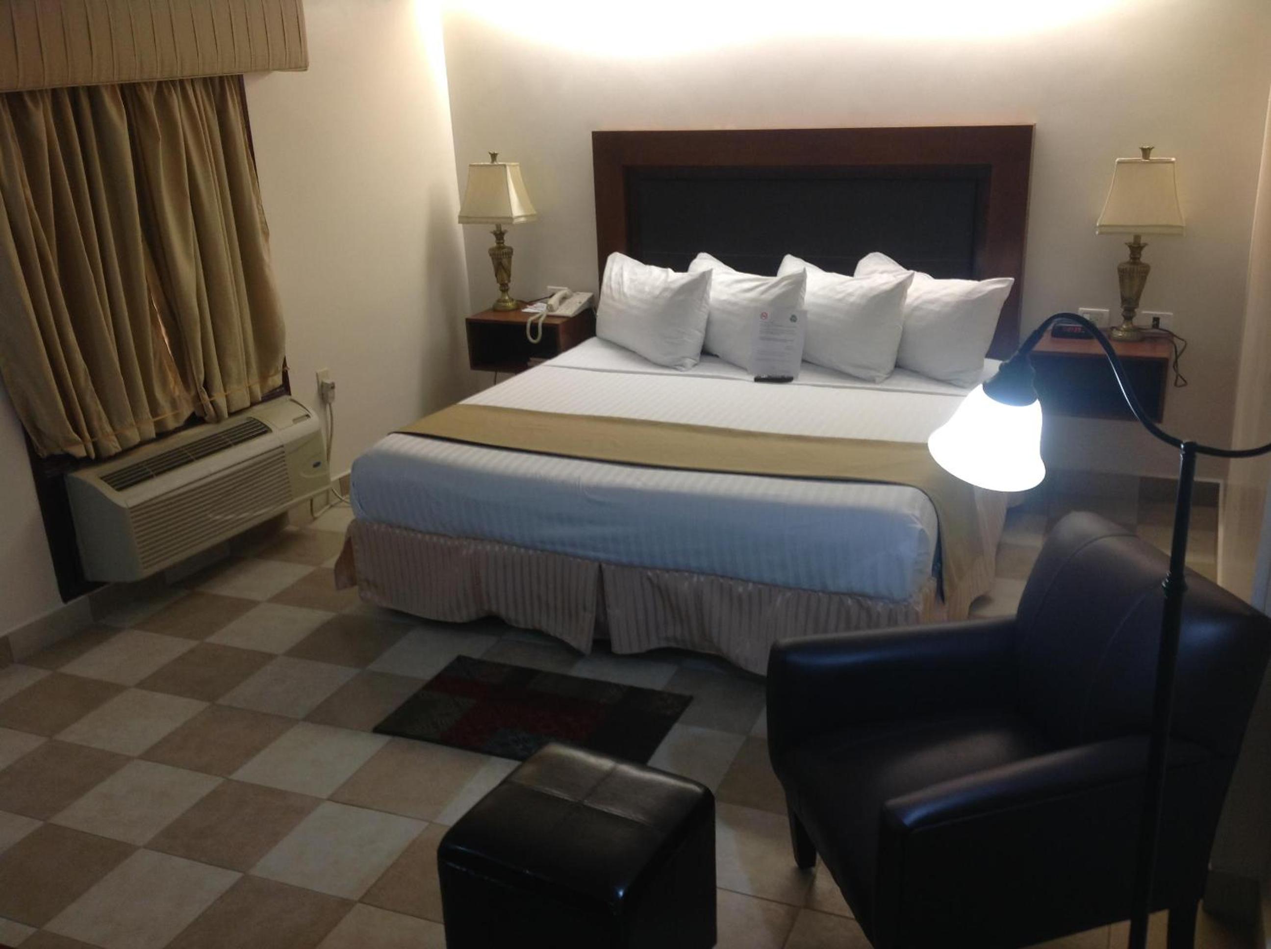 King Room - Non-Smoking photo 1