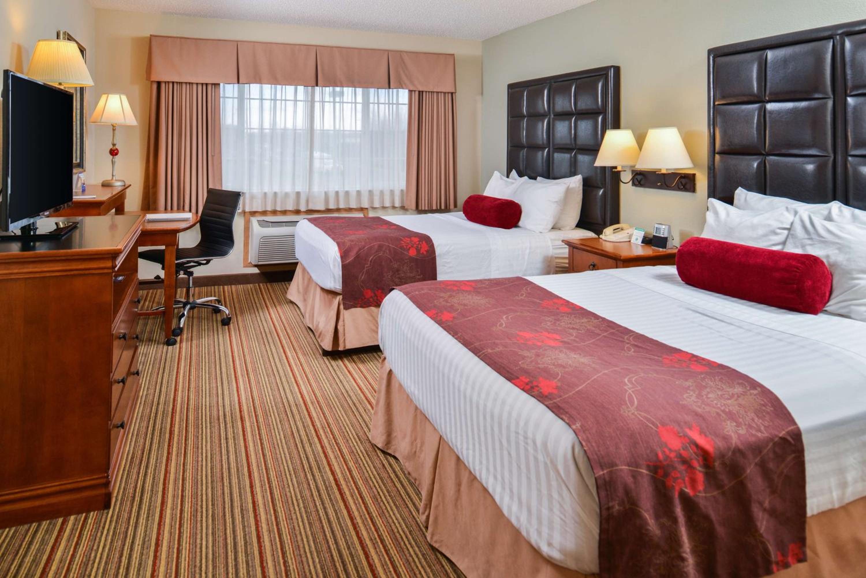 Queen Room with Two Queen Beds - Photo 1