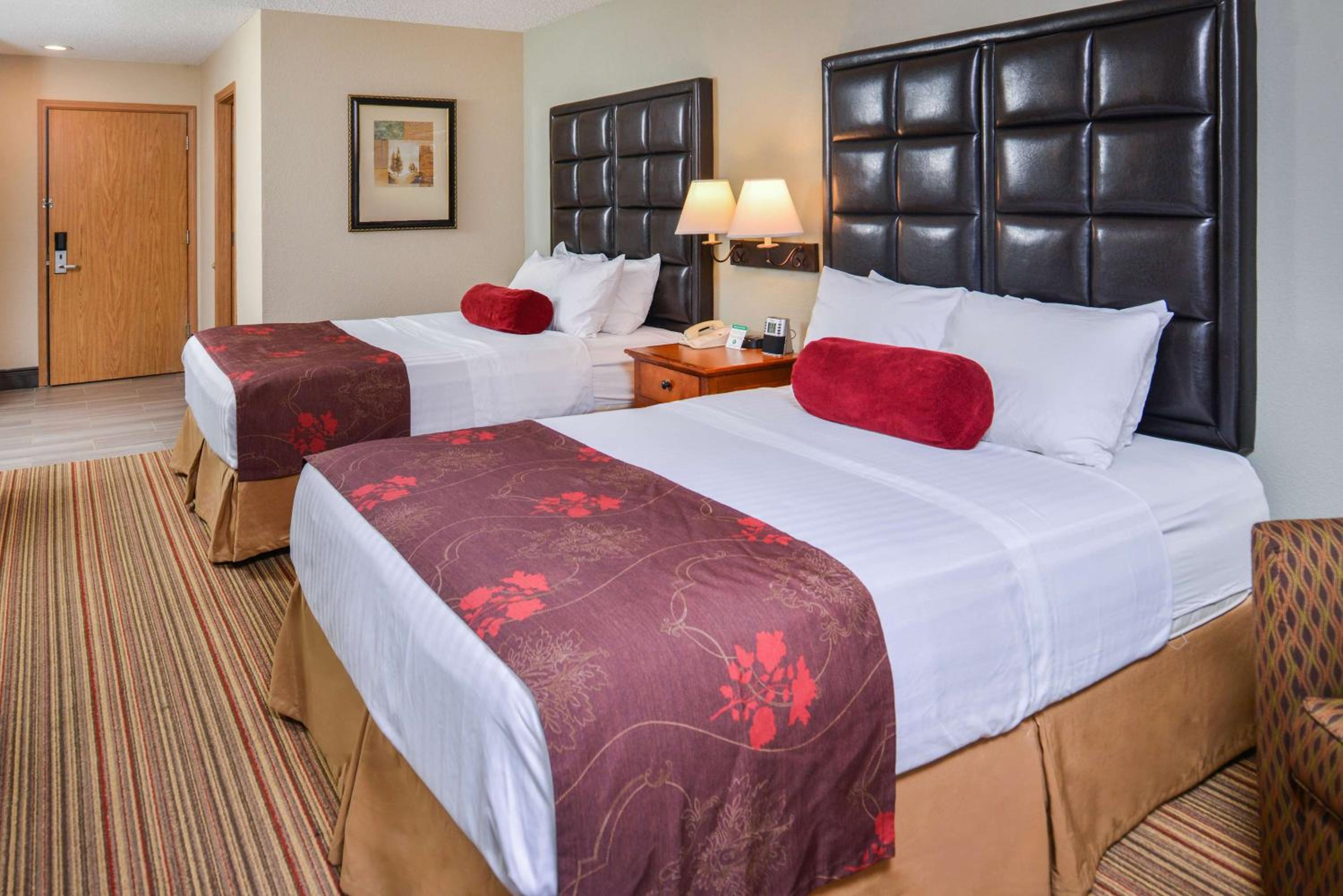 Queen Room with Two Queen Beds and Bath Tub - Disability Access/Non-Smoking  - Photo 1