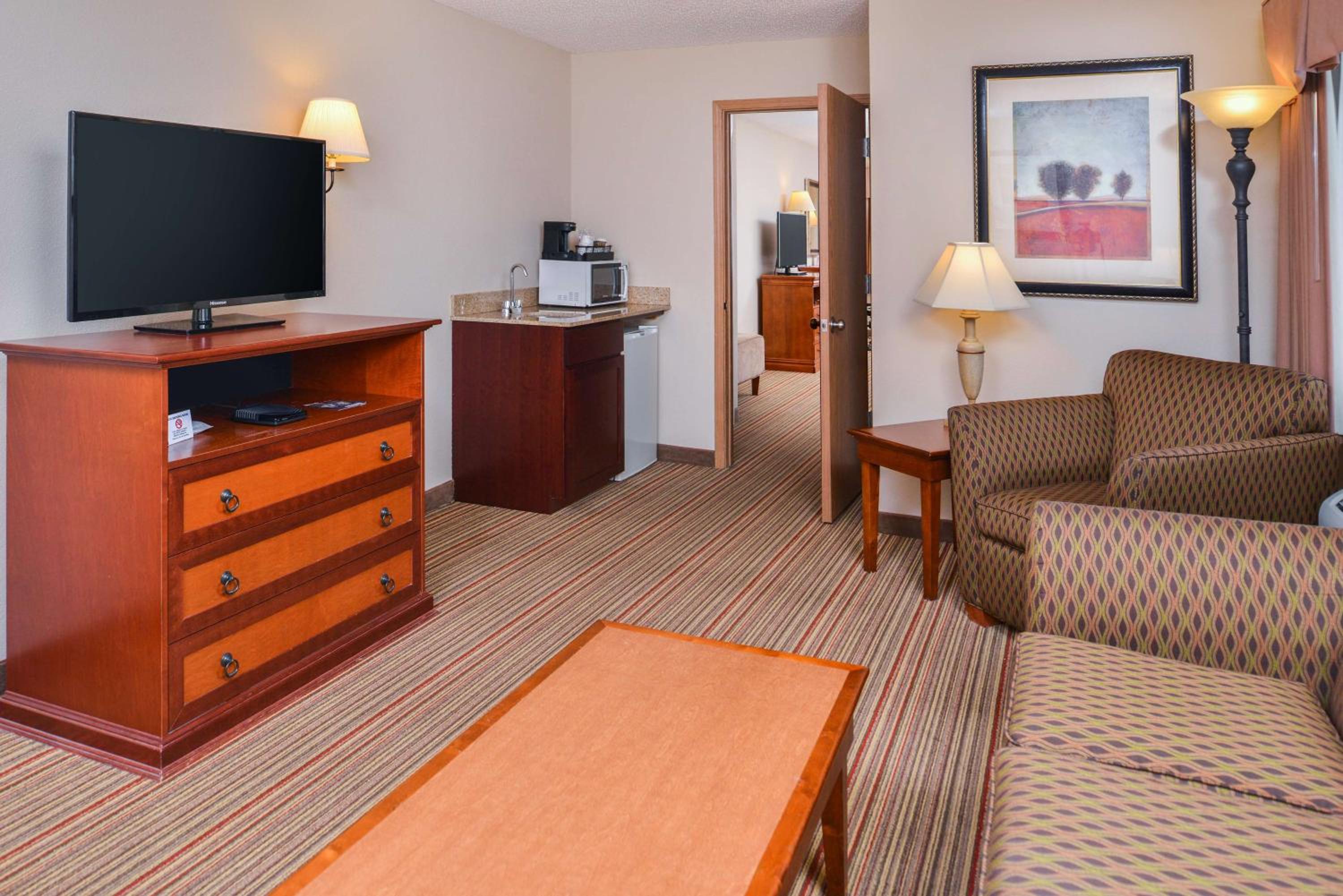 Queen Suite with Two Queen Beds - Photo 6