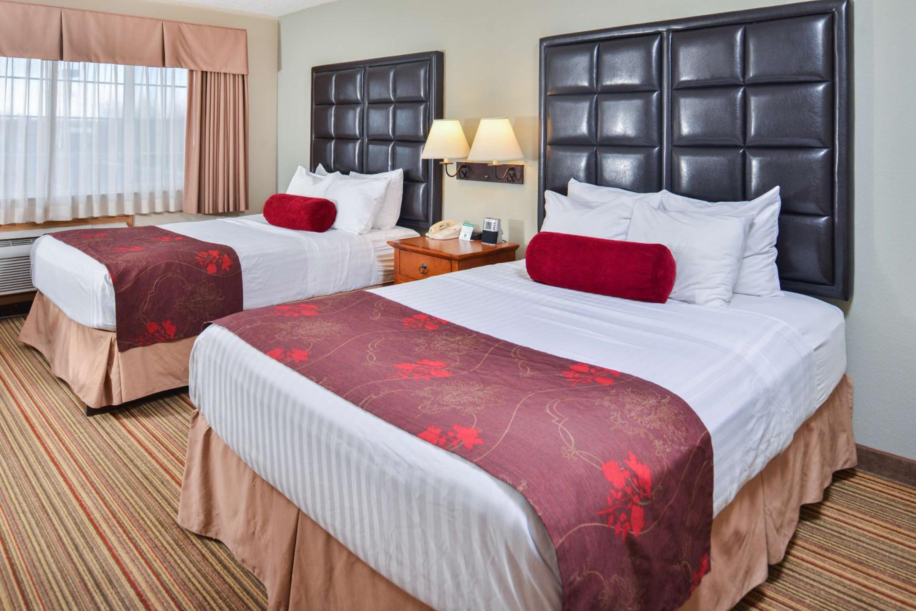 Queen Suite with Two Queen Beds - Photo 4