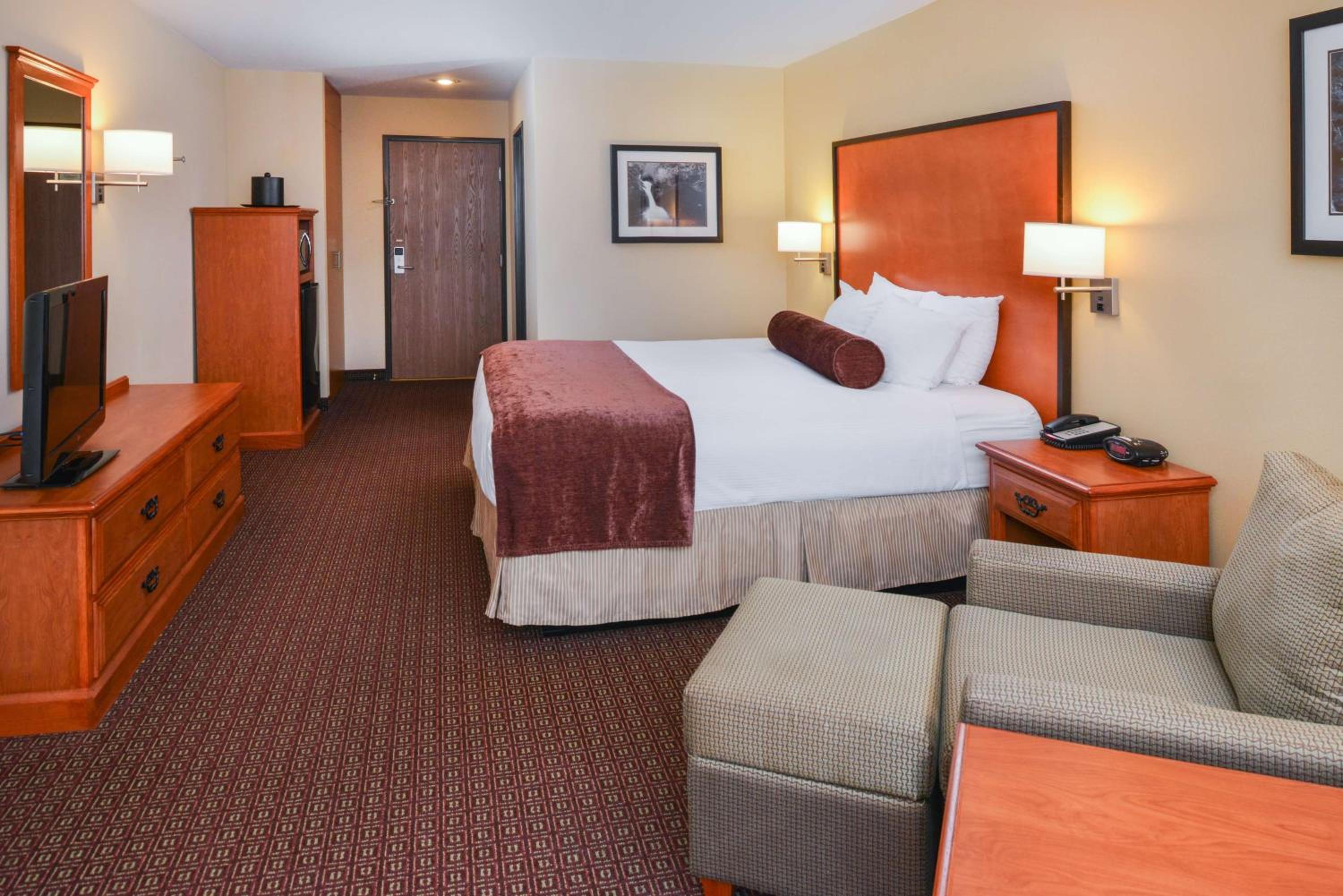 King Room - Non-Smoking - Photo 5