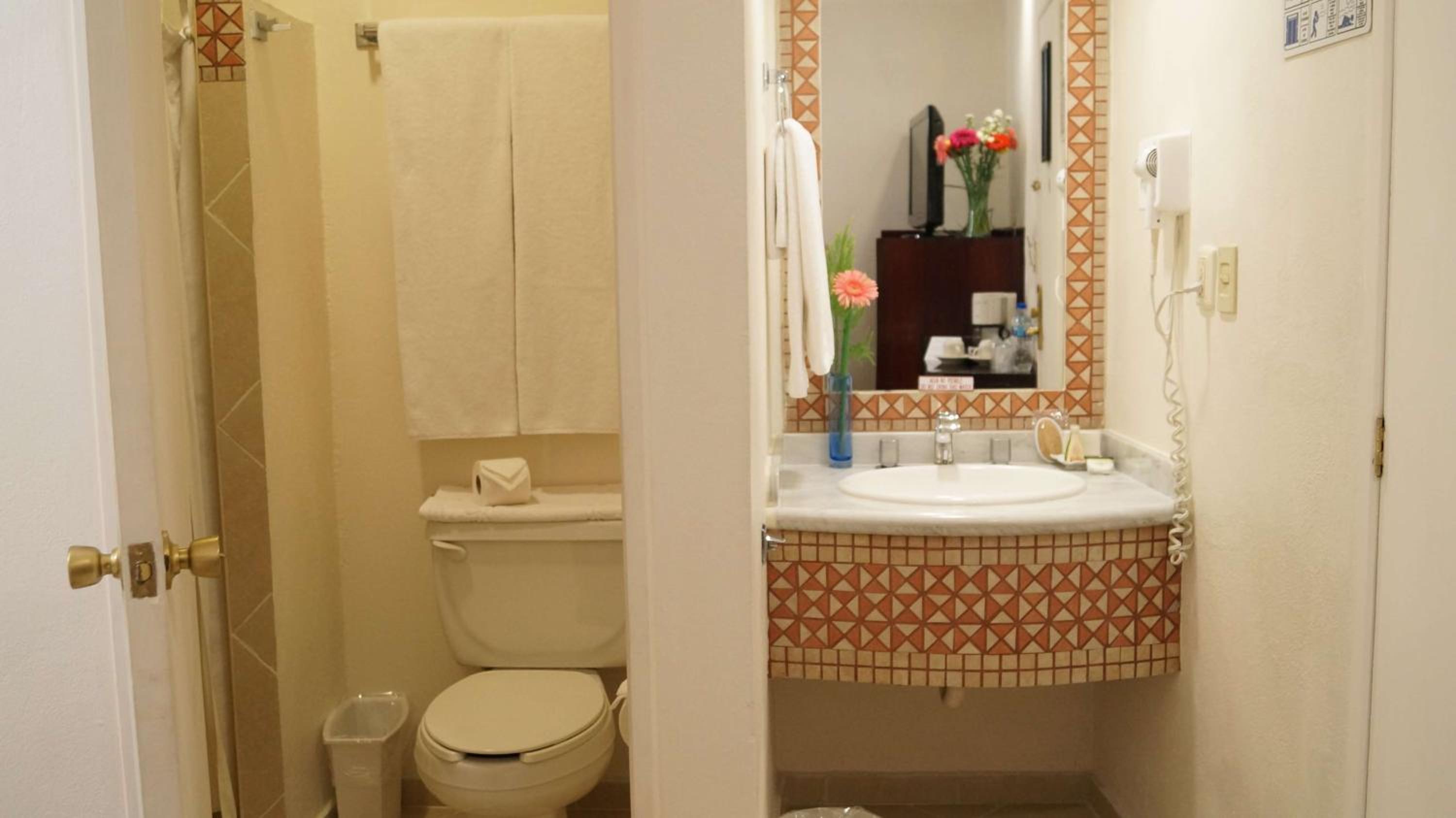 Suite with Two Double Beds - Non-Smoking photo 3