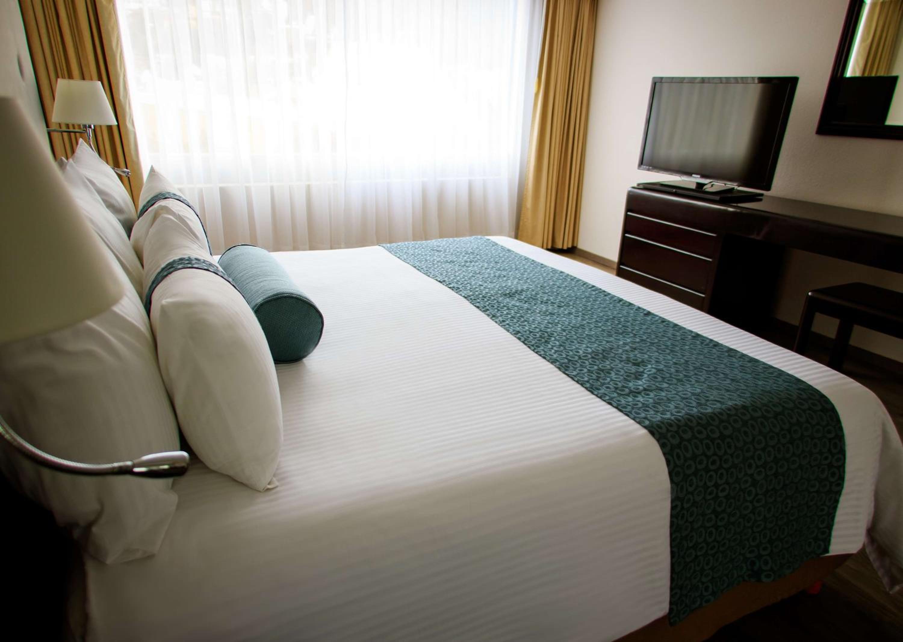 King Room - Executive Level/Non-Smoking - Photo 1