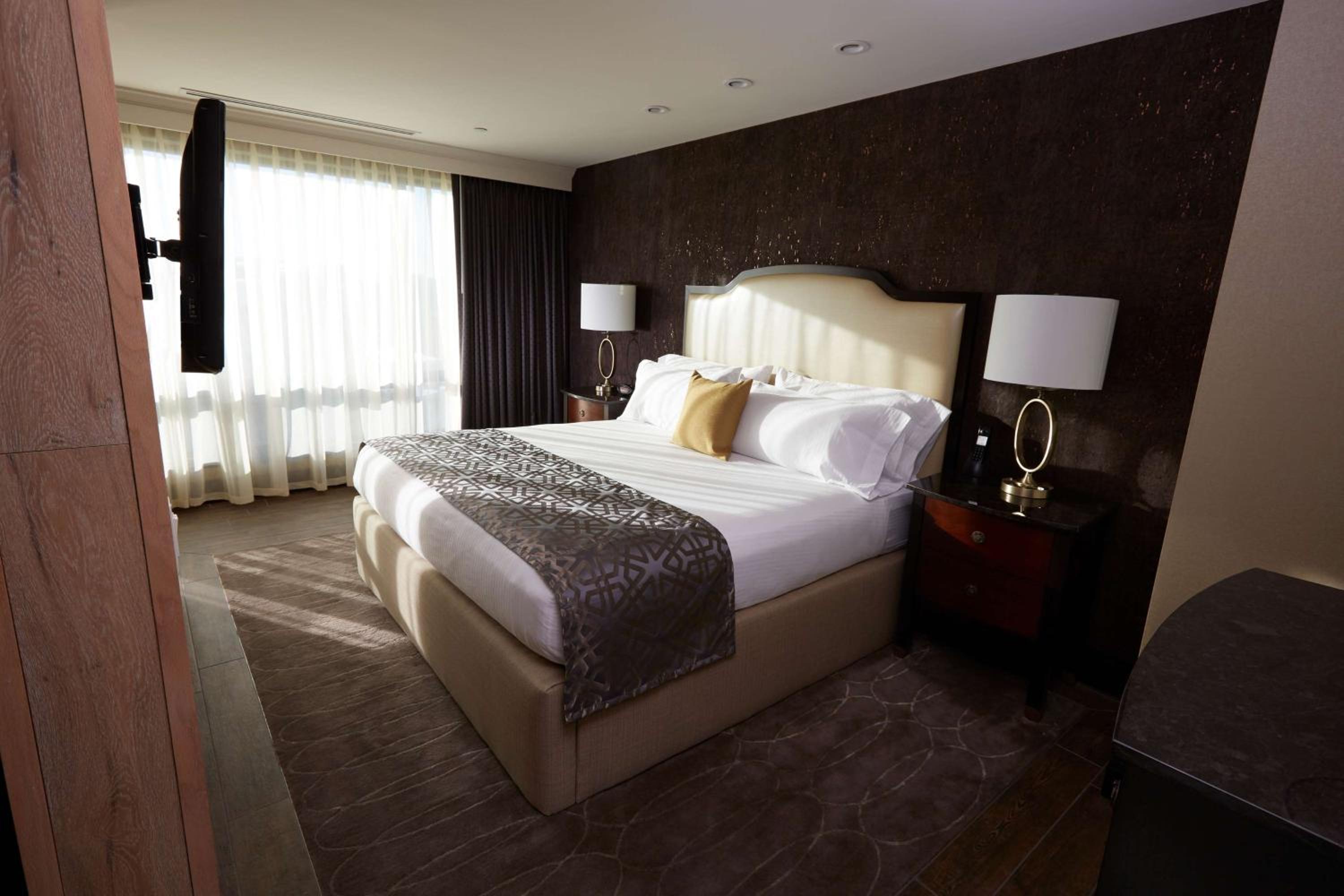 Signature Suite