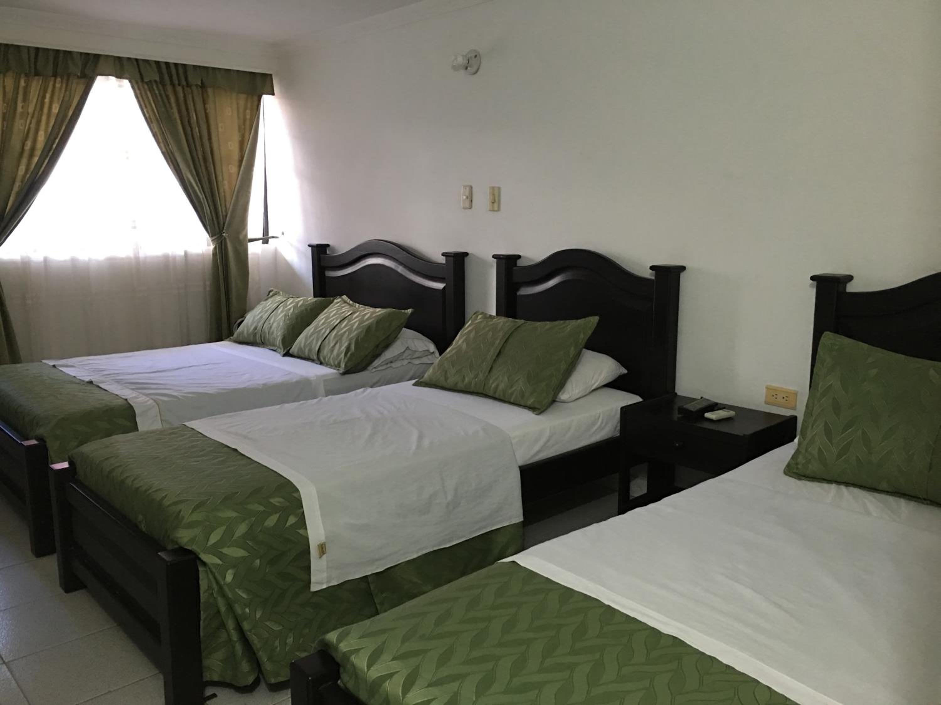 Family Room (6 Adults)