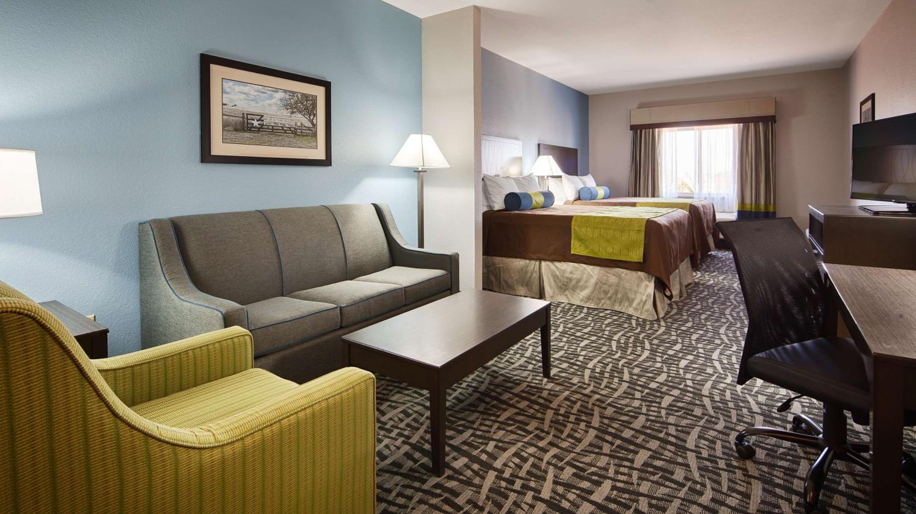 Queen Room with Two Queen Beds and Full Kitchen - Non-Smoking photo 1