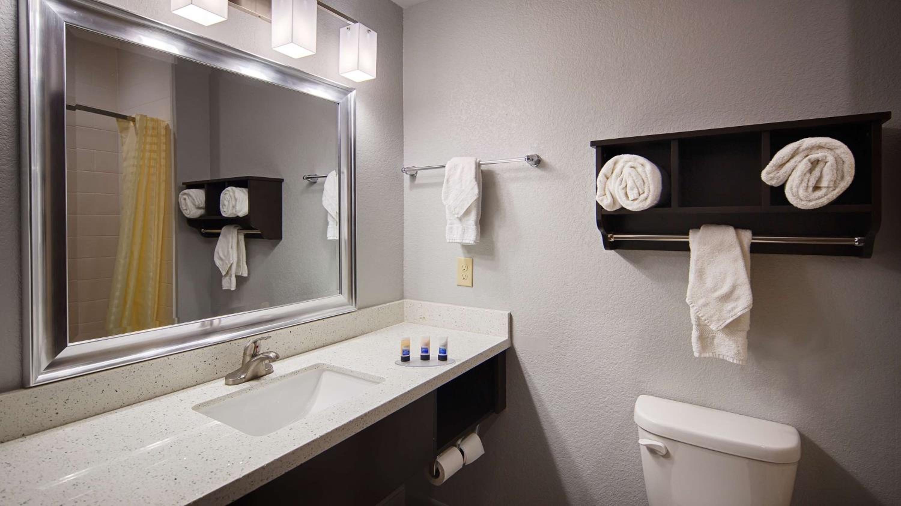 Queen Room with Two Queen Beds and Kitchenette - Non-Smoking photo 2