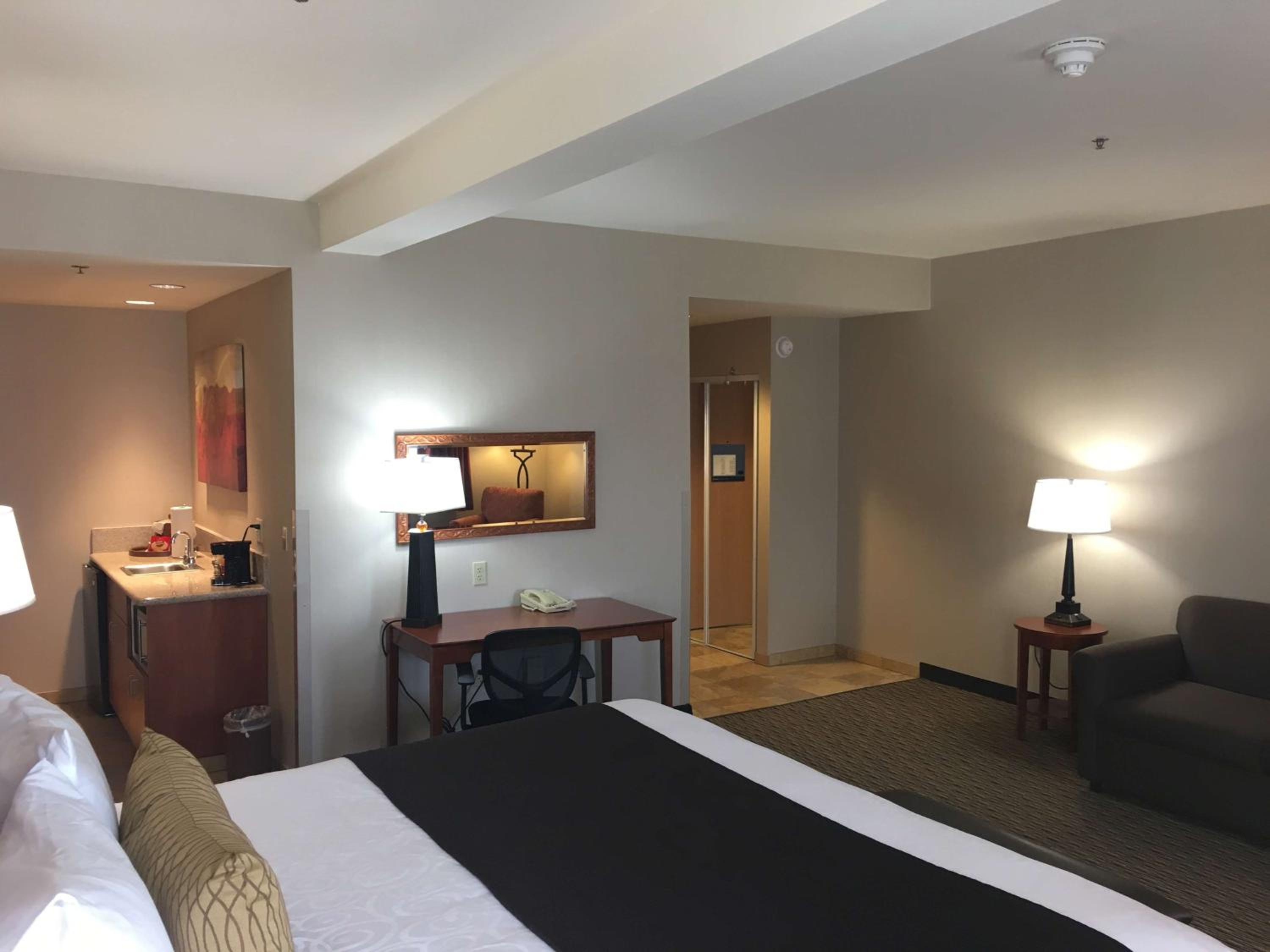 Deluxe King Room - Photo 1