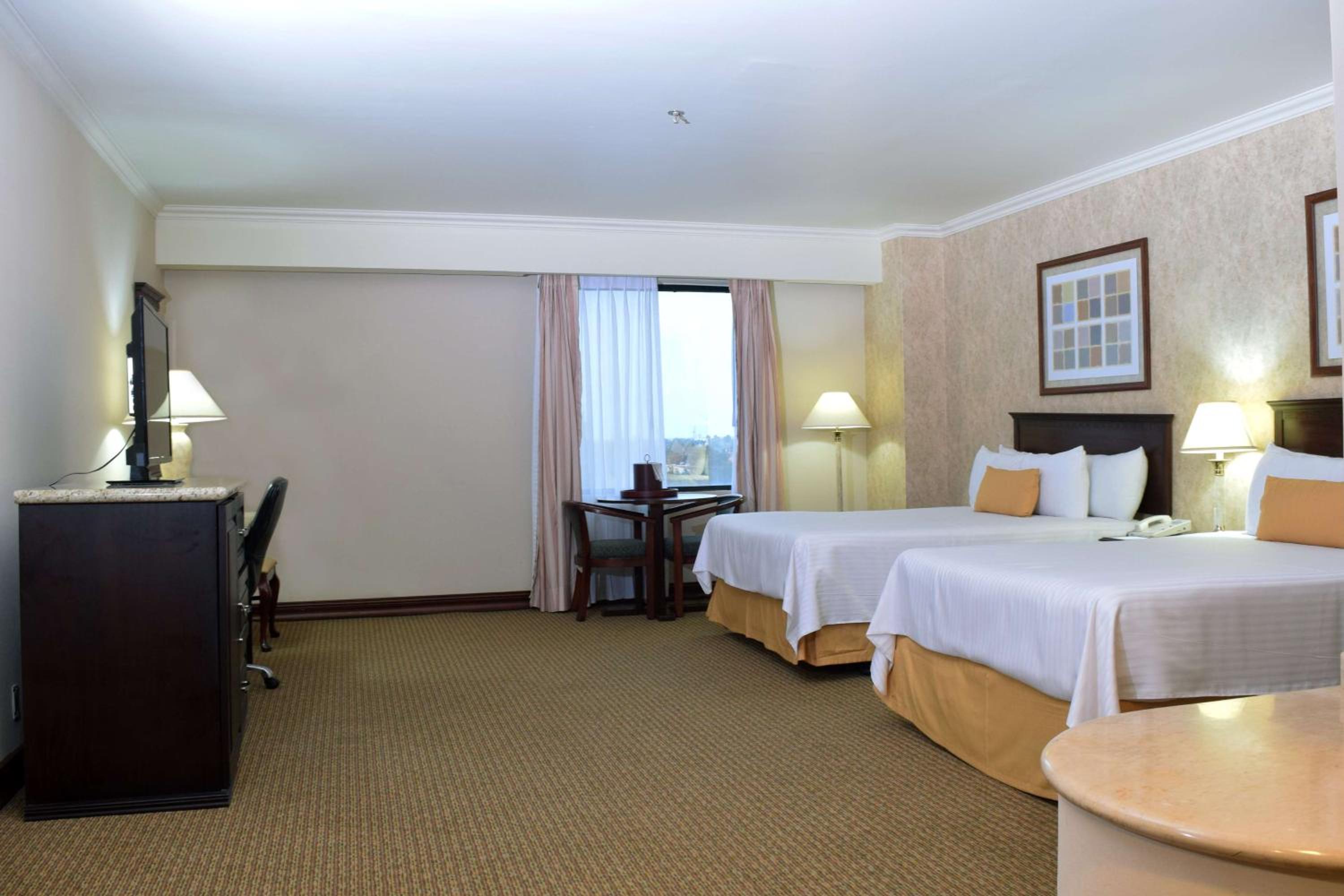 Executive Suite with Two Double Beds - Non-Smoking photo 1