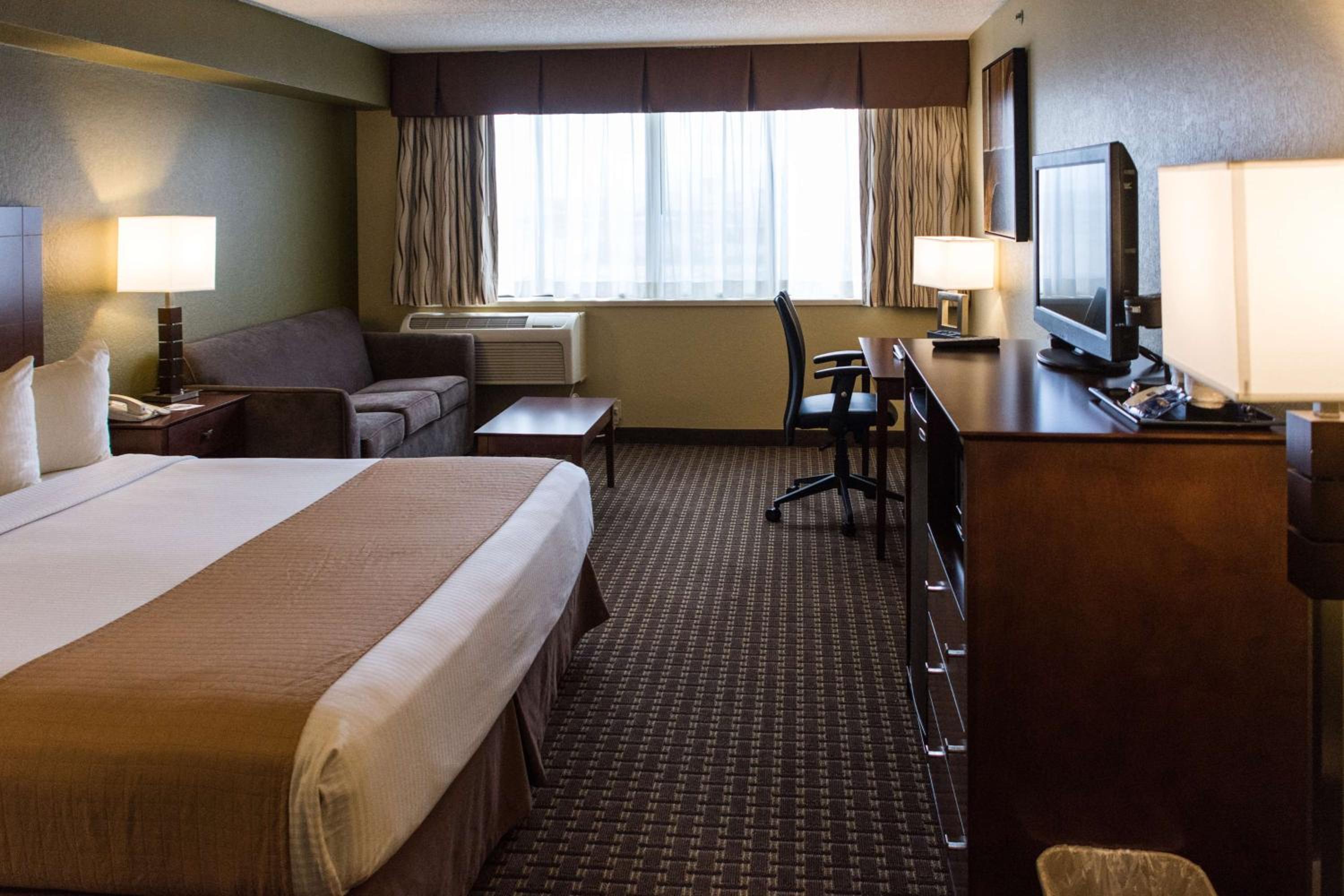King Room - Non-Smoking - Photo 4