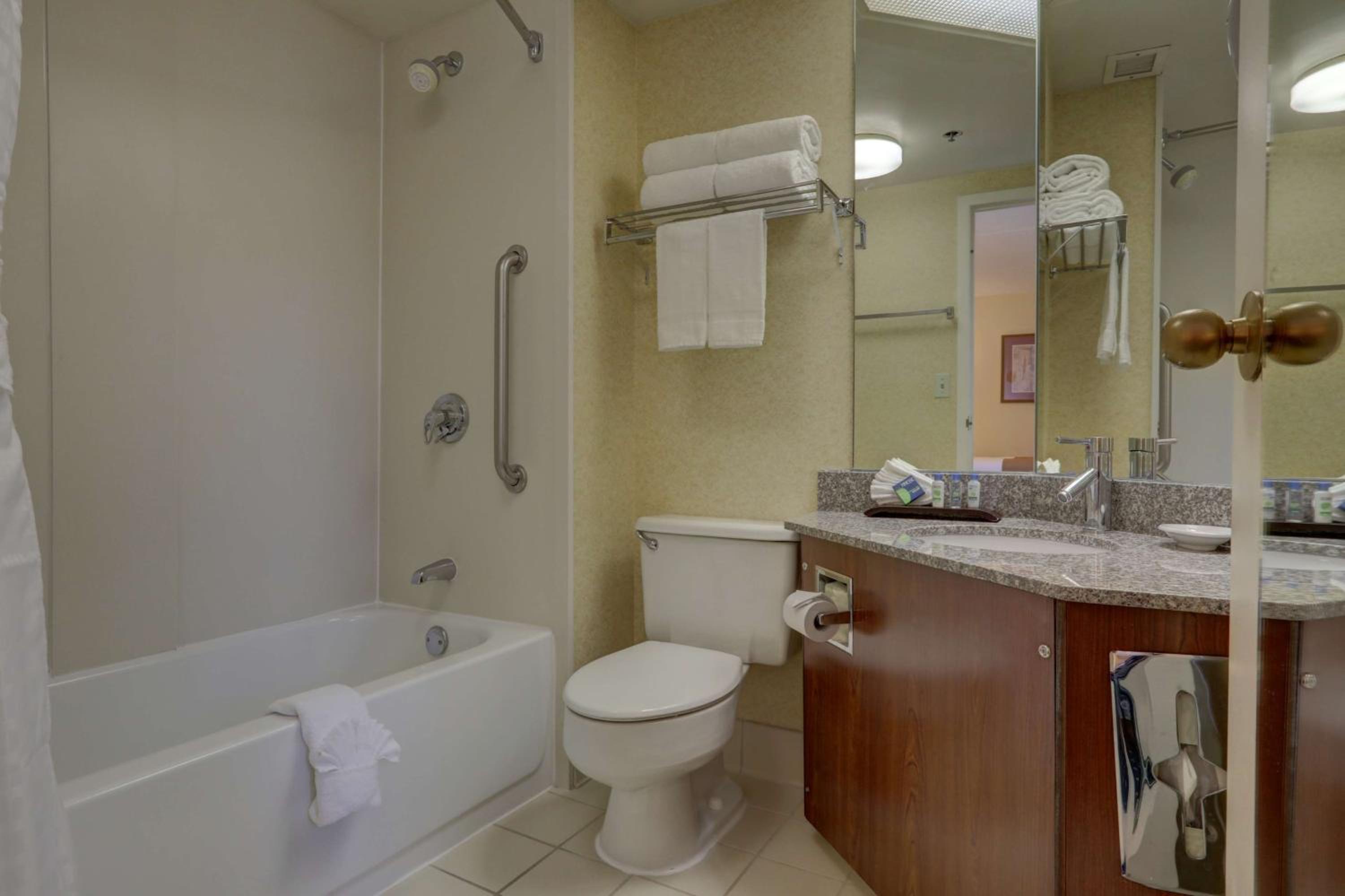 Double Room with Two Double Beds - Non-Smoking - Photo 5