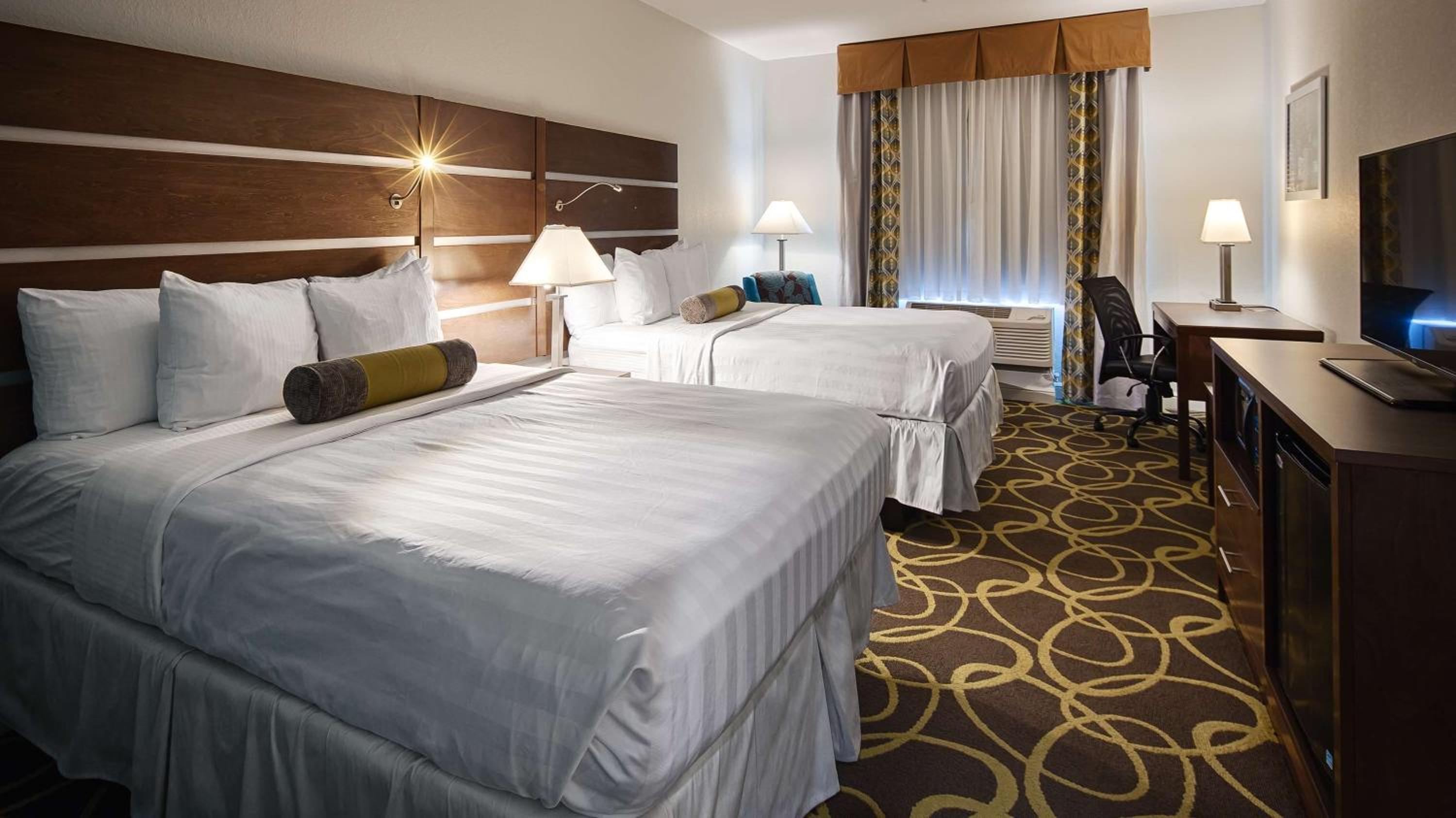 Queen Room with Two Queen Beds - Disability Access photo 1