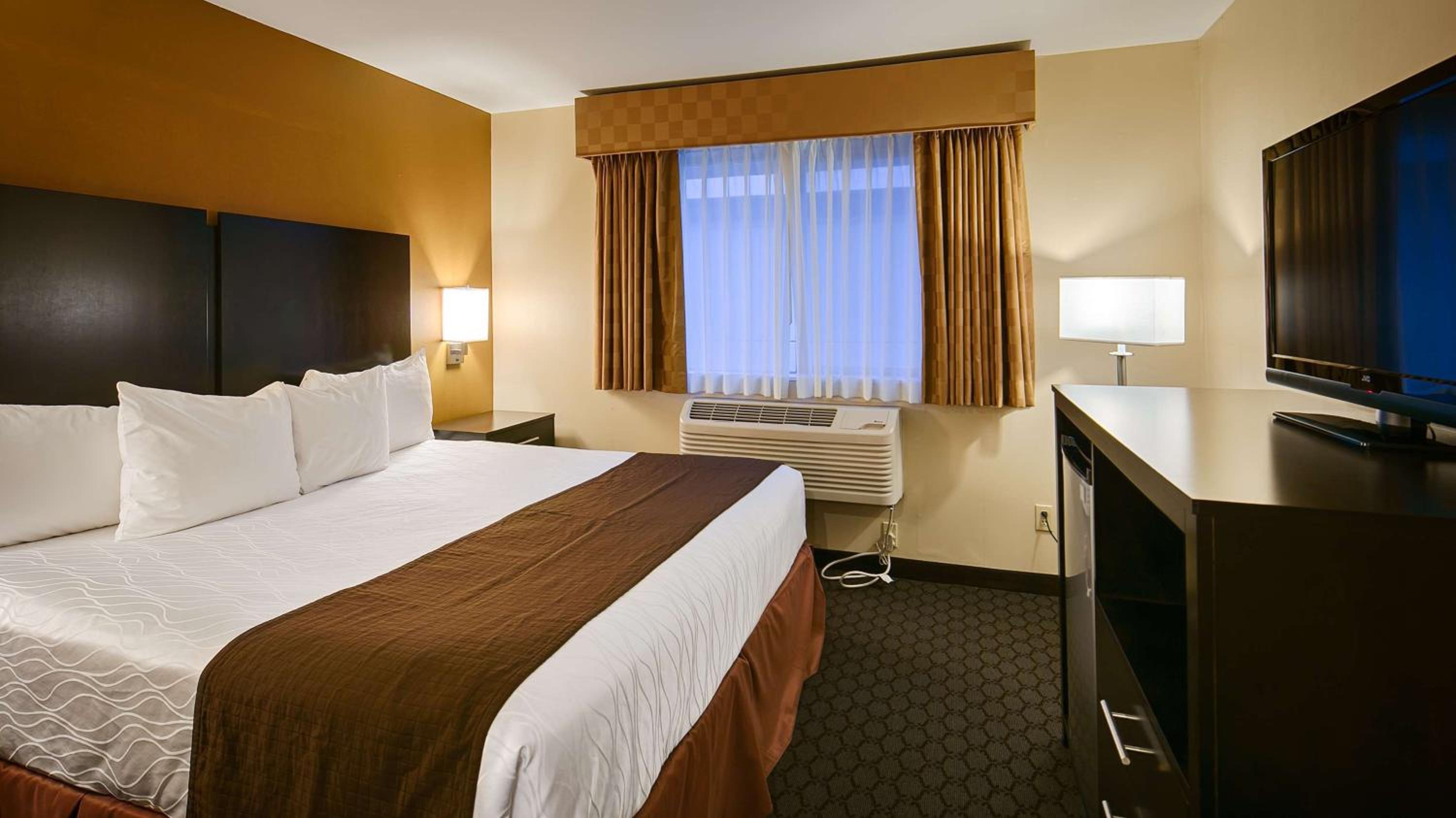 King Room with Spa Bath - Non-Smoking - Photo 2