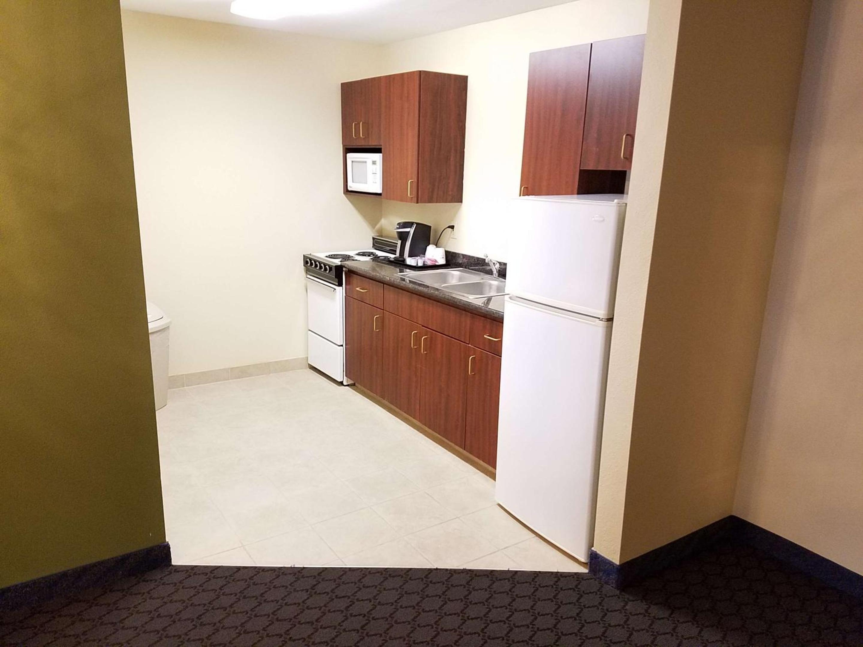 King Suite with Sofa Bed - Non-Smoking - Photo 8