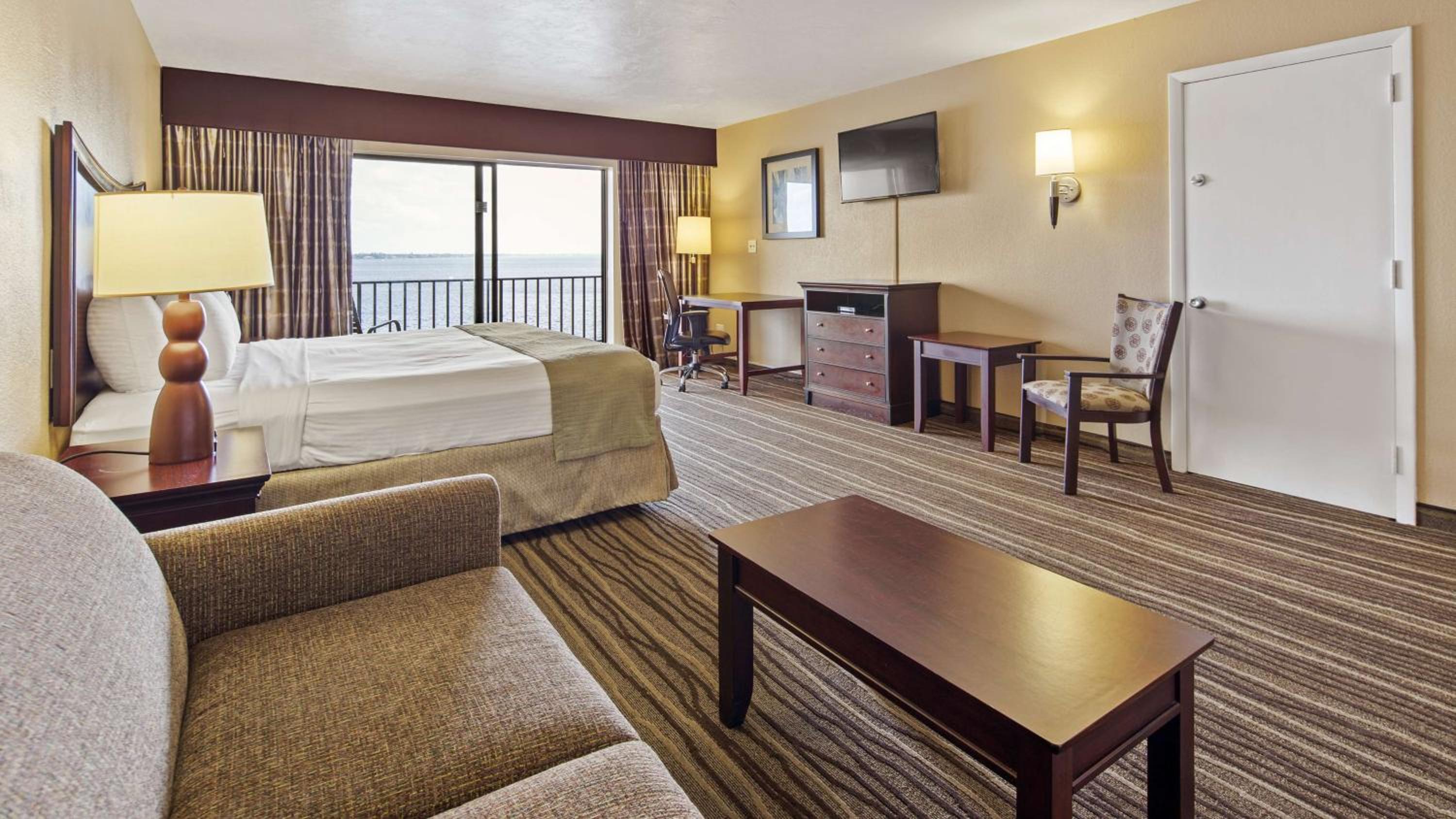 Large King Room with River View - Non-Smoking - Photo 2