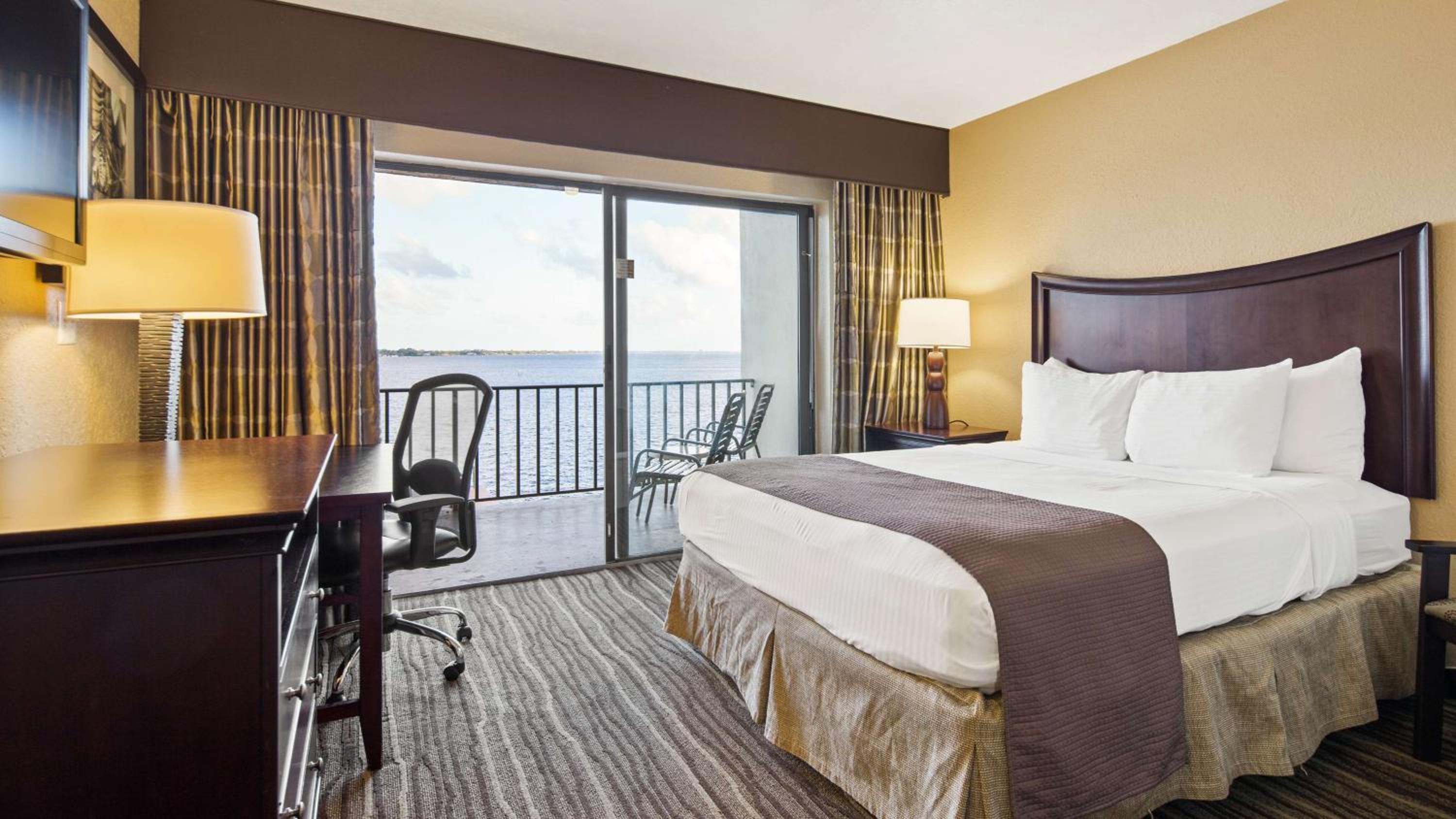 King Room with River View - Non-Smoking - Photo 8