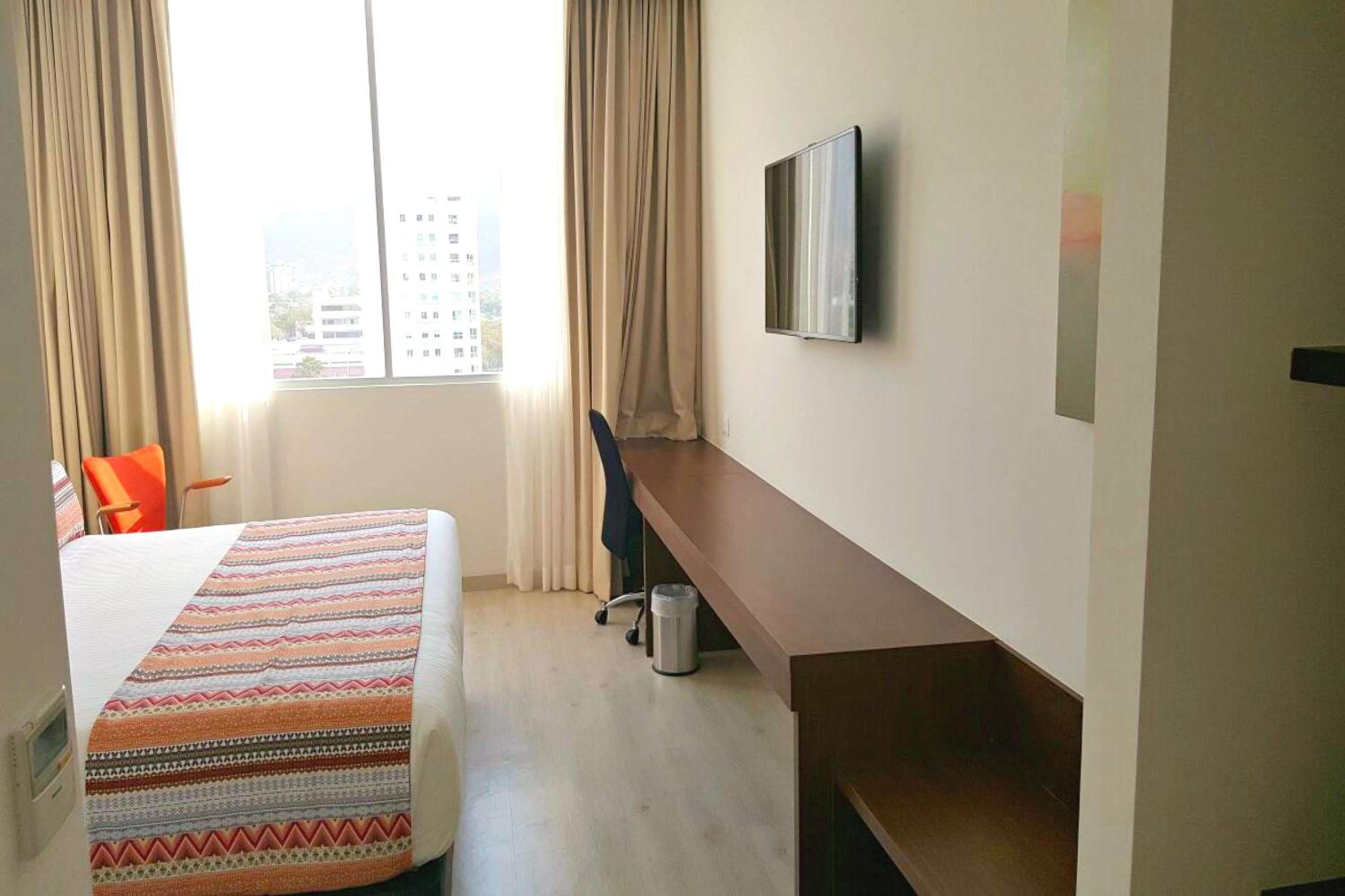 Deluxe King Room photo 3