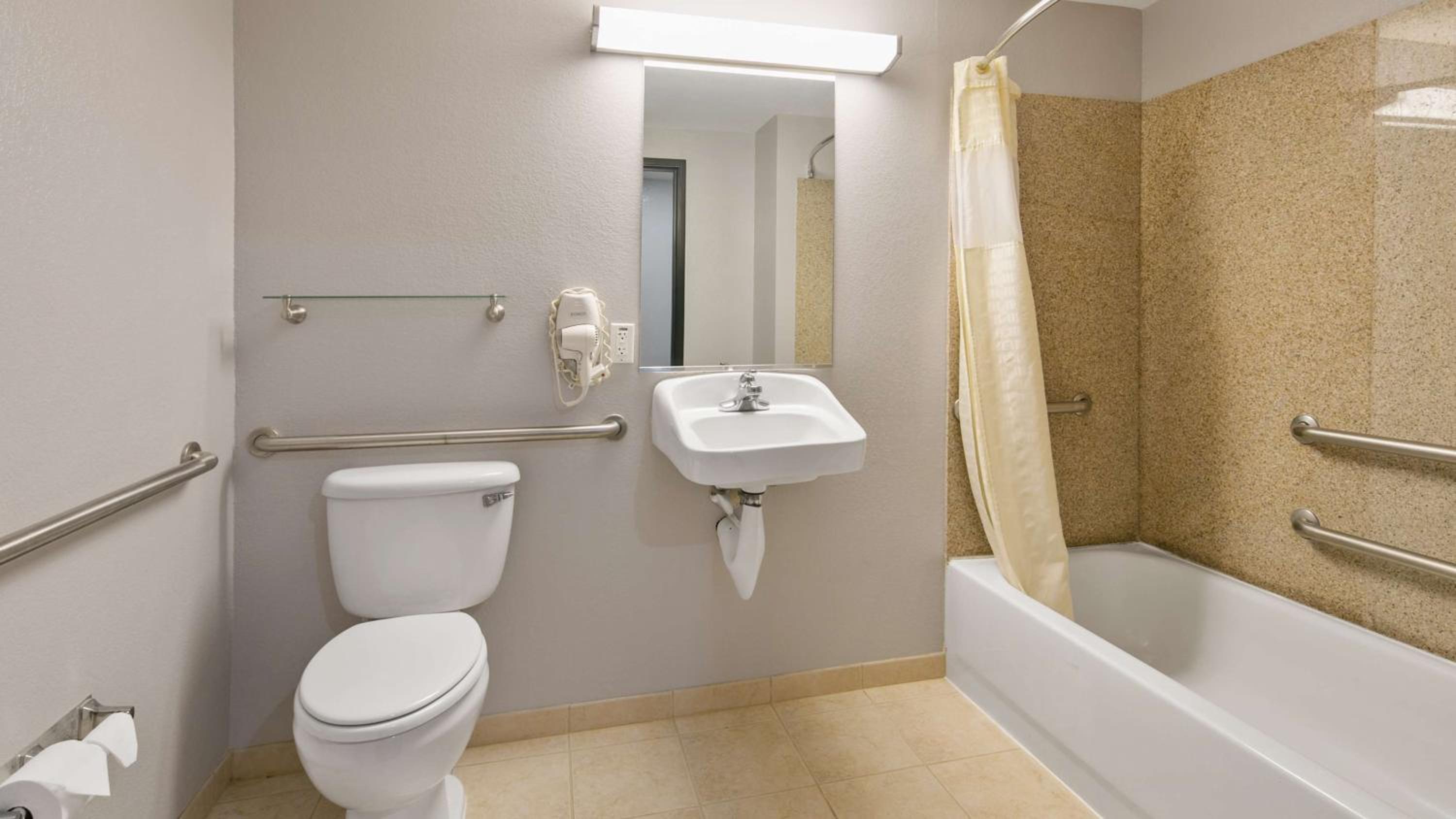 King Room with Bath Tub - Disability Access/Non-Smoking  - Photo 6