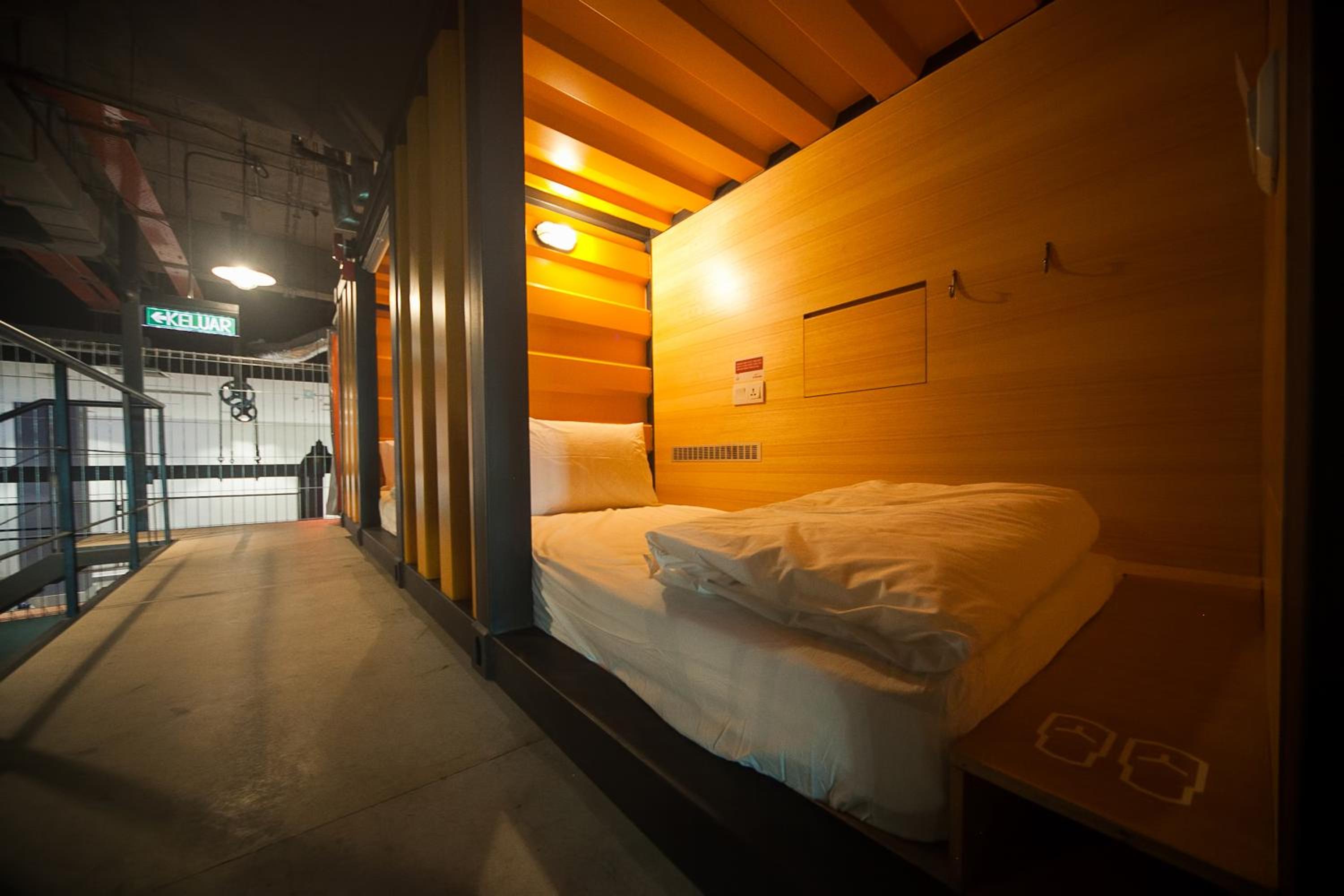 Capsule Female (Check-in 1500 (1 night stay)