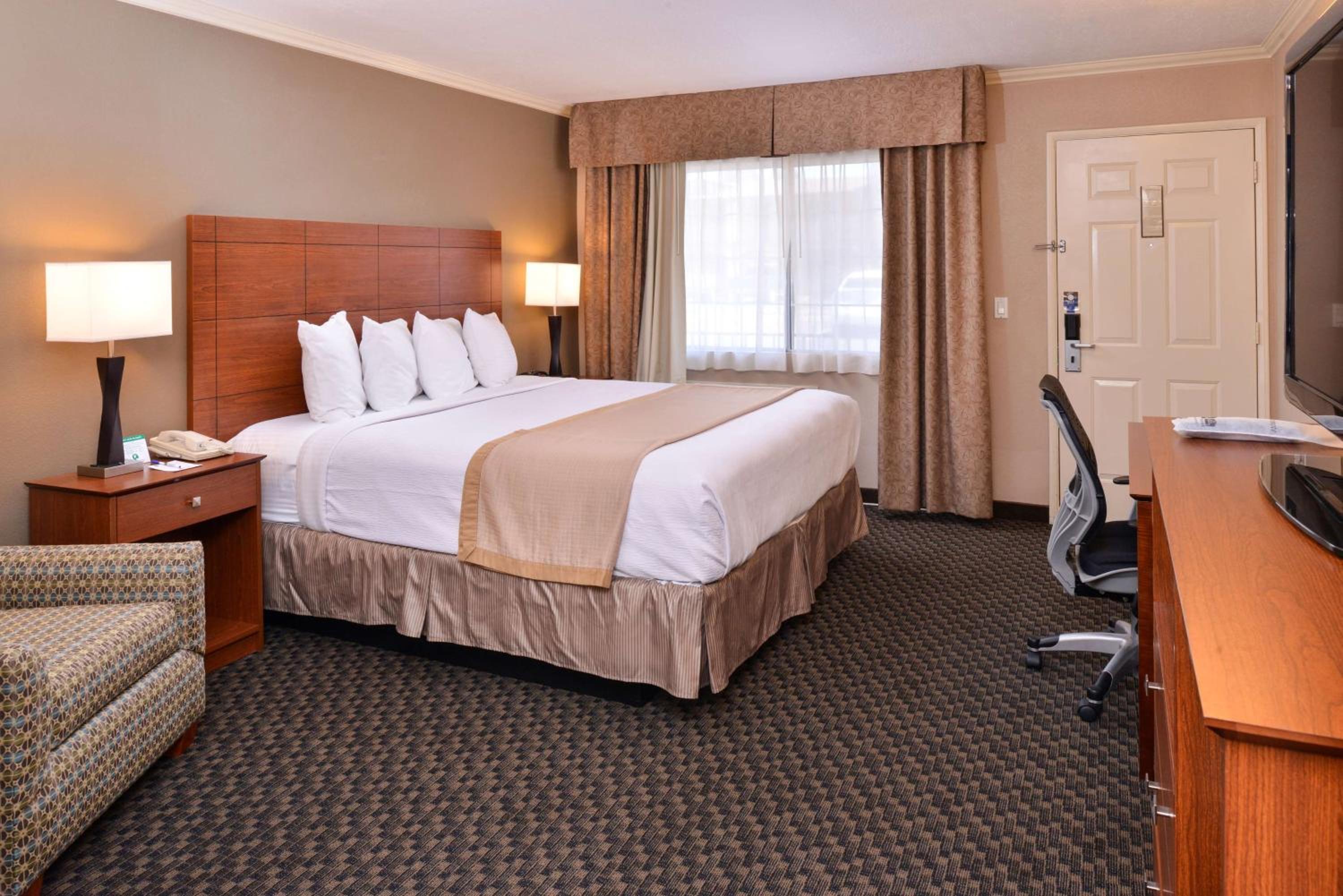 Executive King Room - Non-Smoking