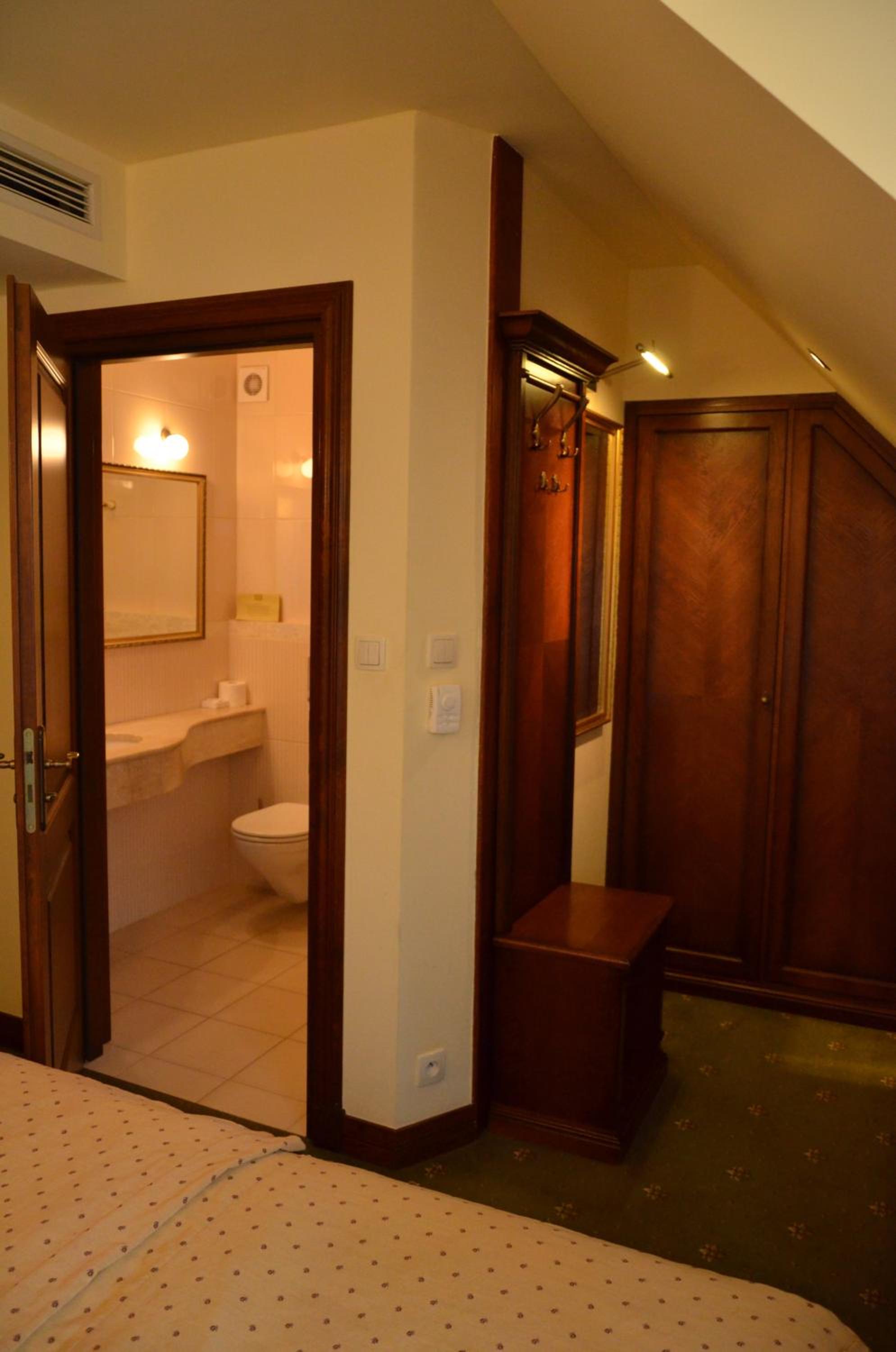 Standard Double or Twin Room - Photo 4