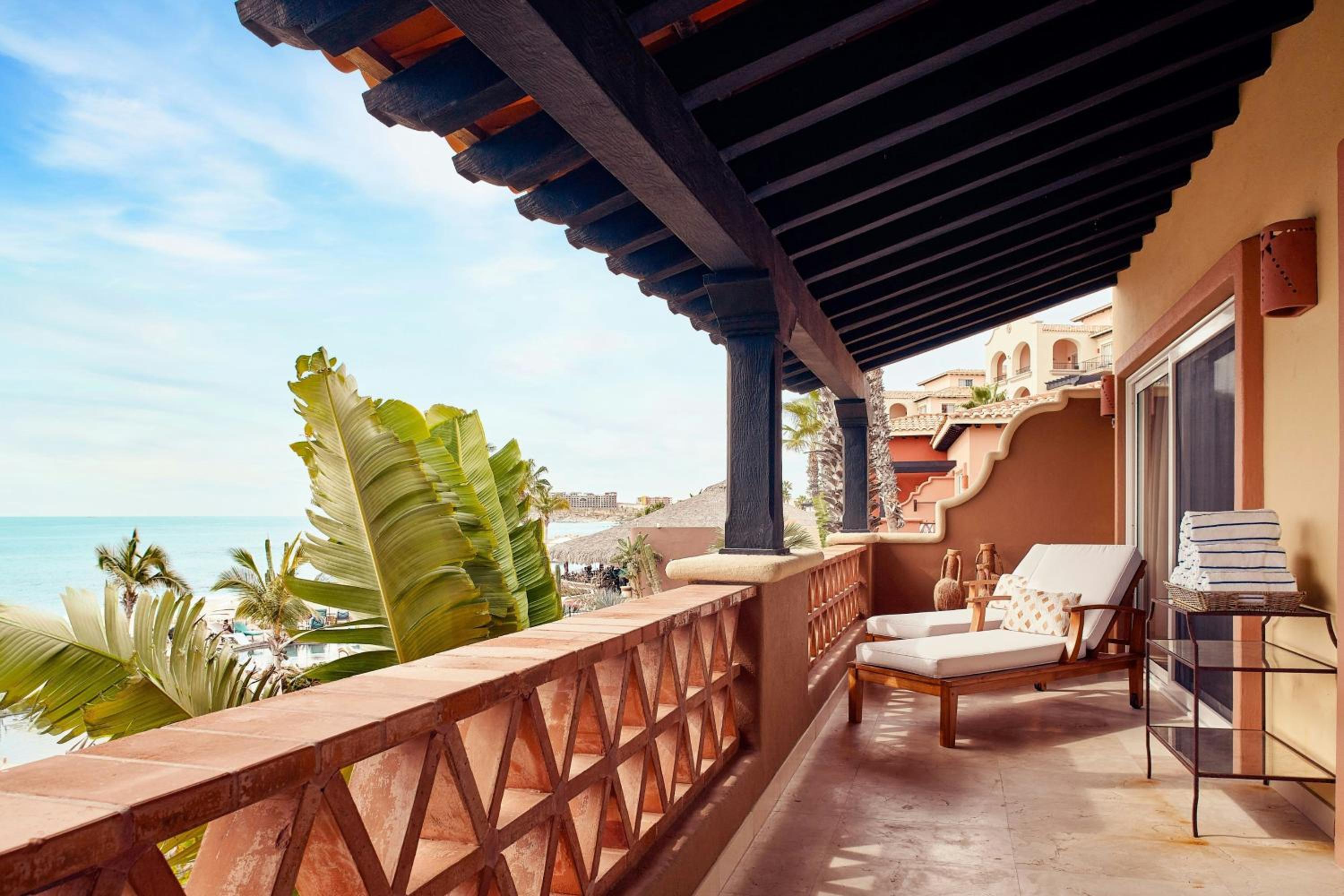 Patron One-Bedroom King Suite with Sofa Bed and Oceanfront