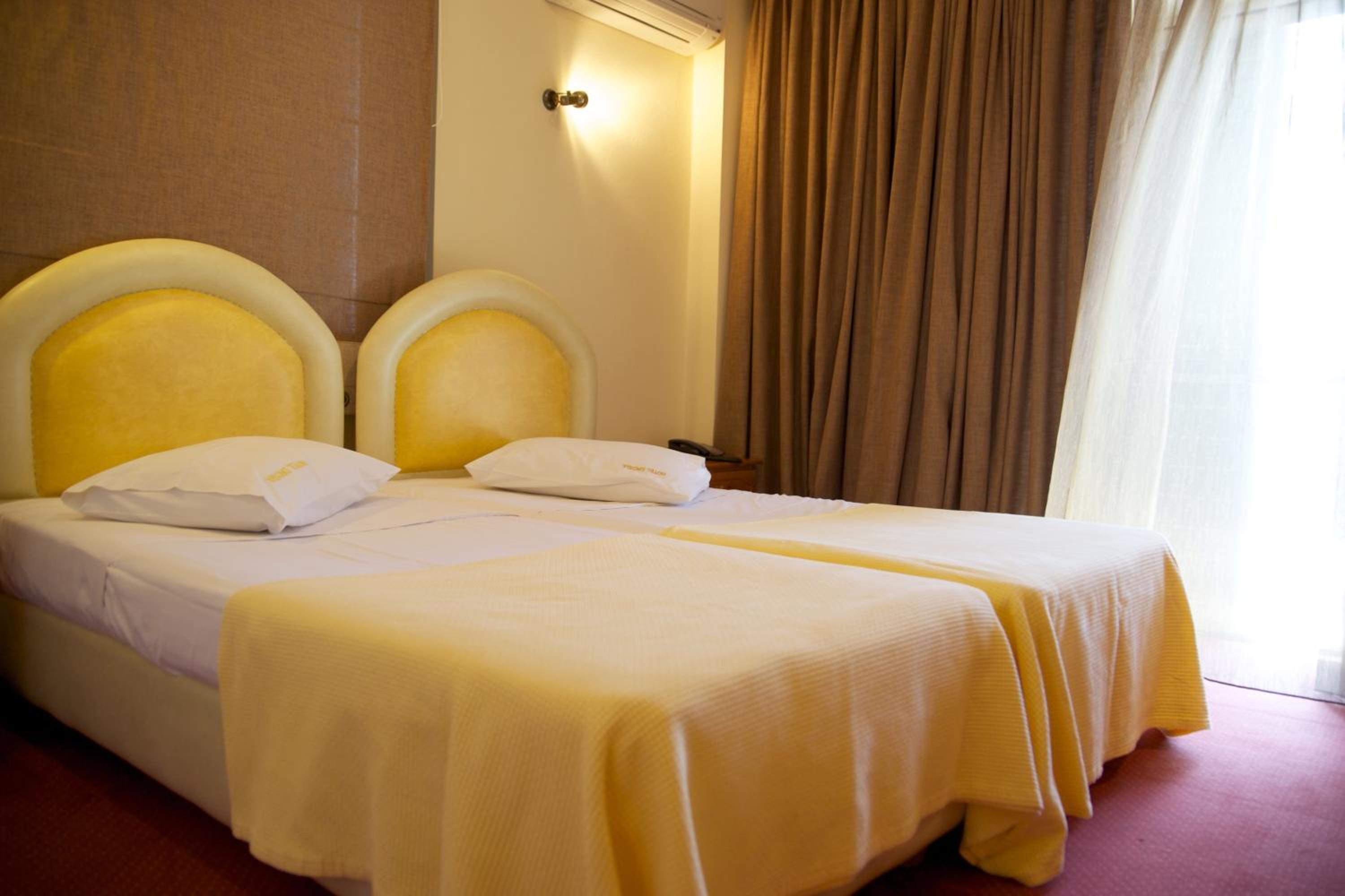 Double or Twin Room - Photo 2