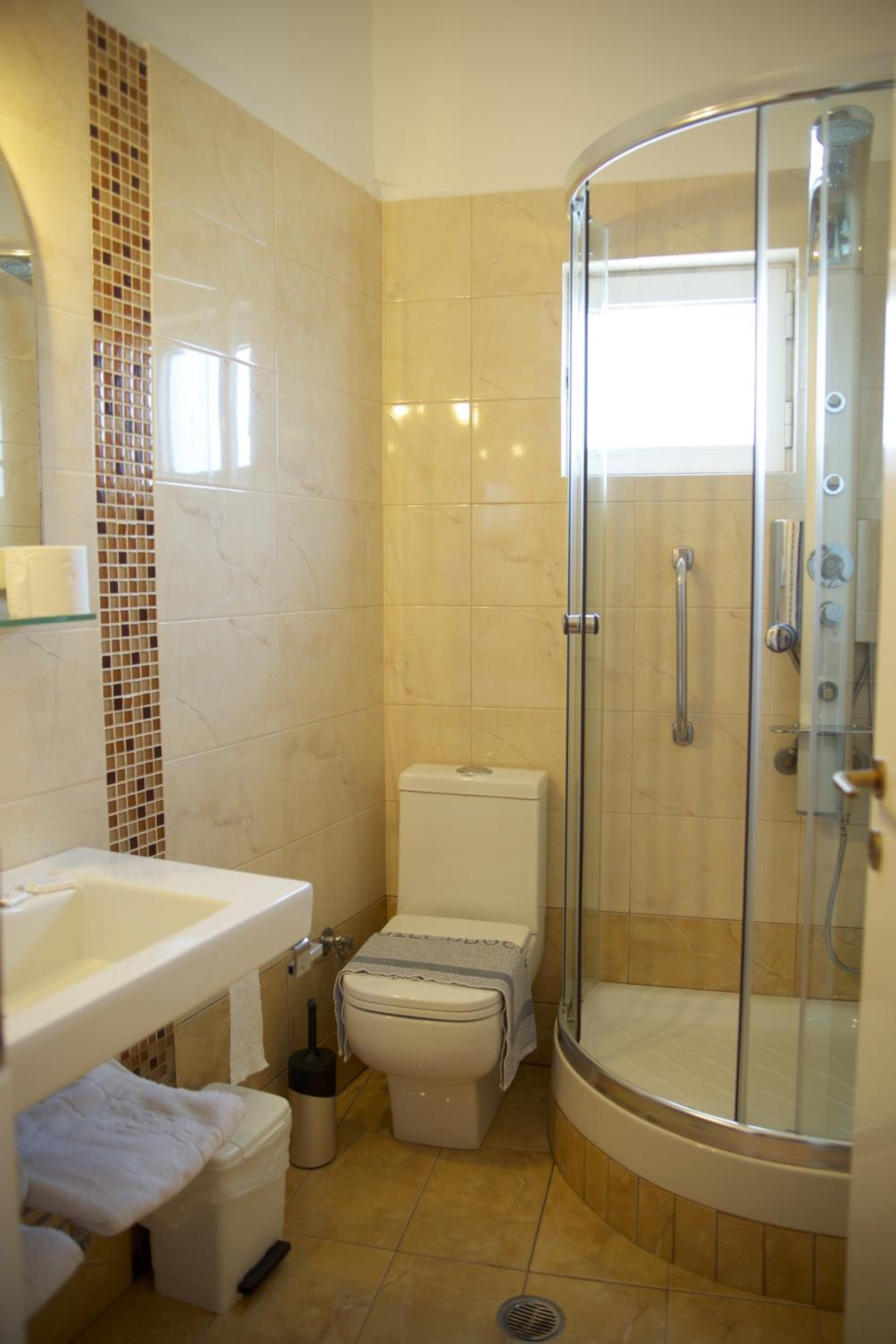 Double or Twin Room - Photo 16