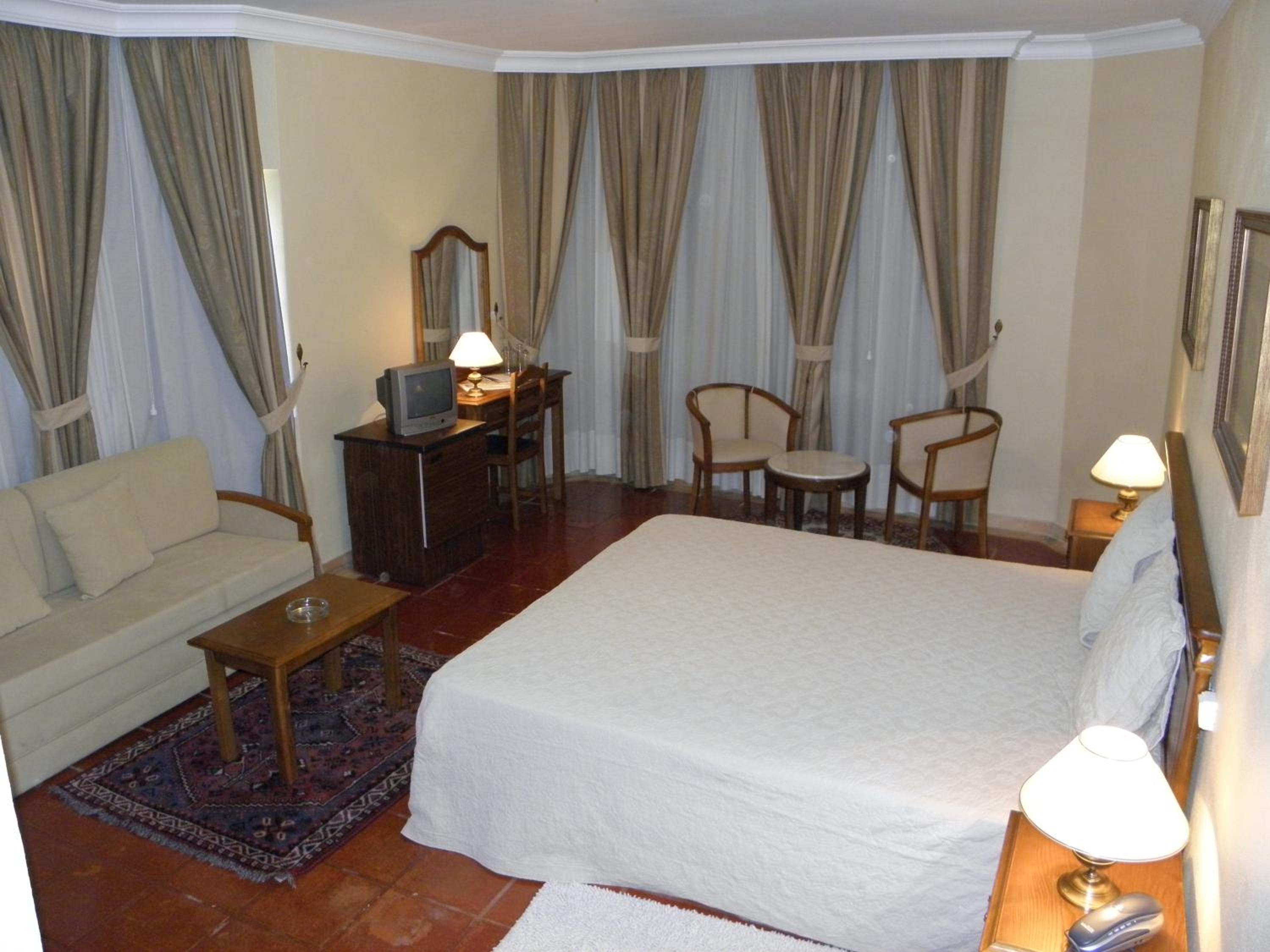 Suite - Photo 1