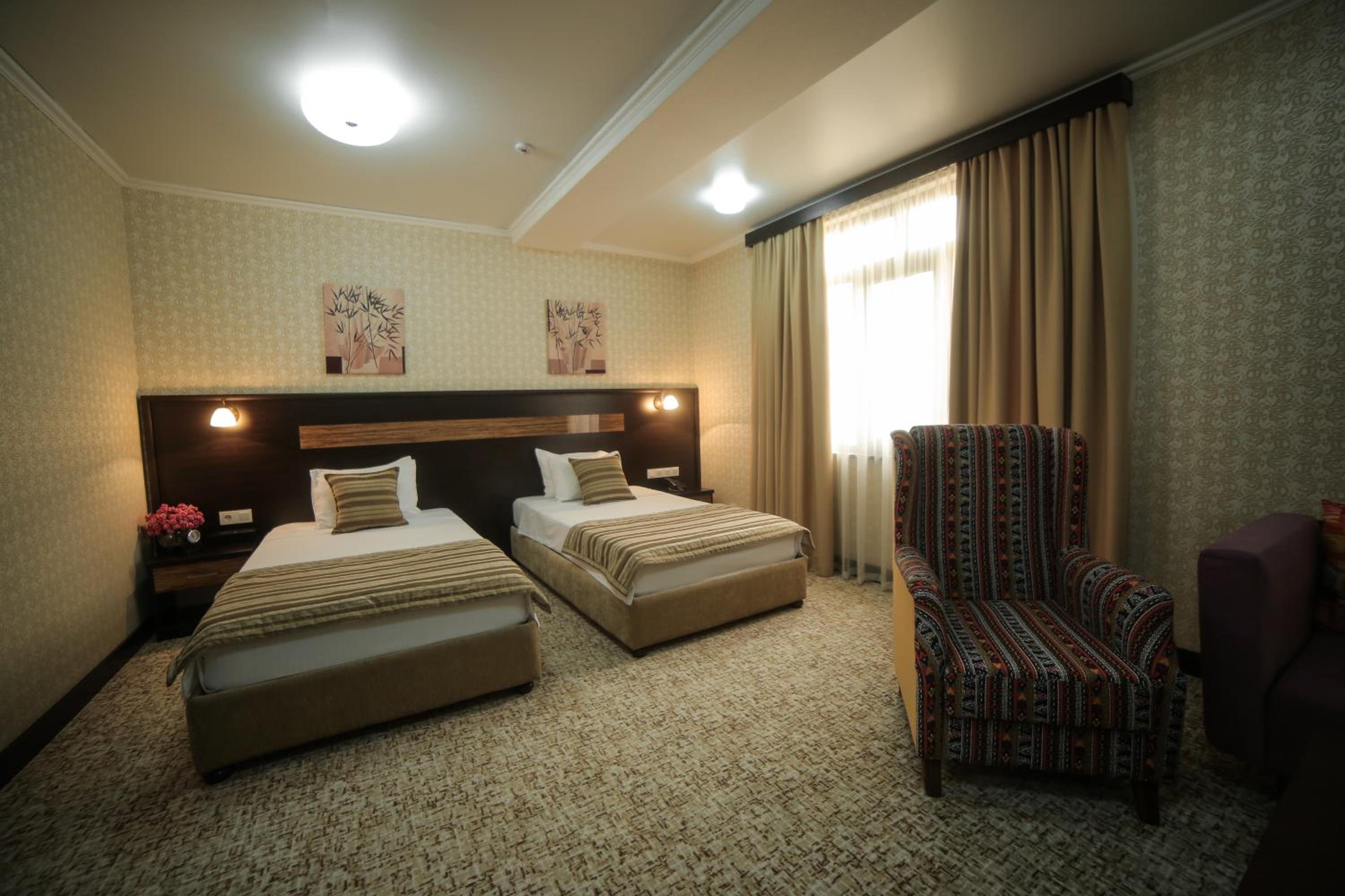 Large Twin Room photo 1