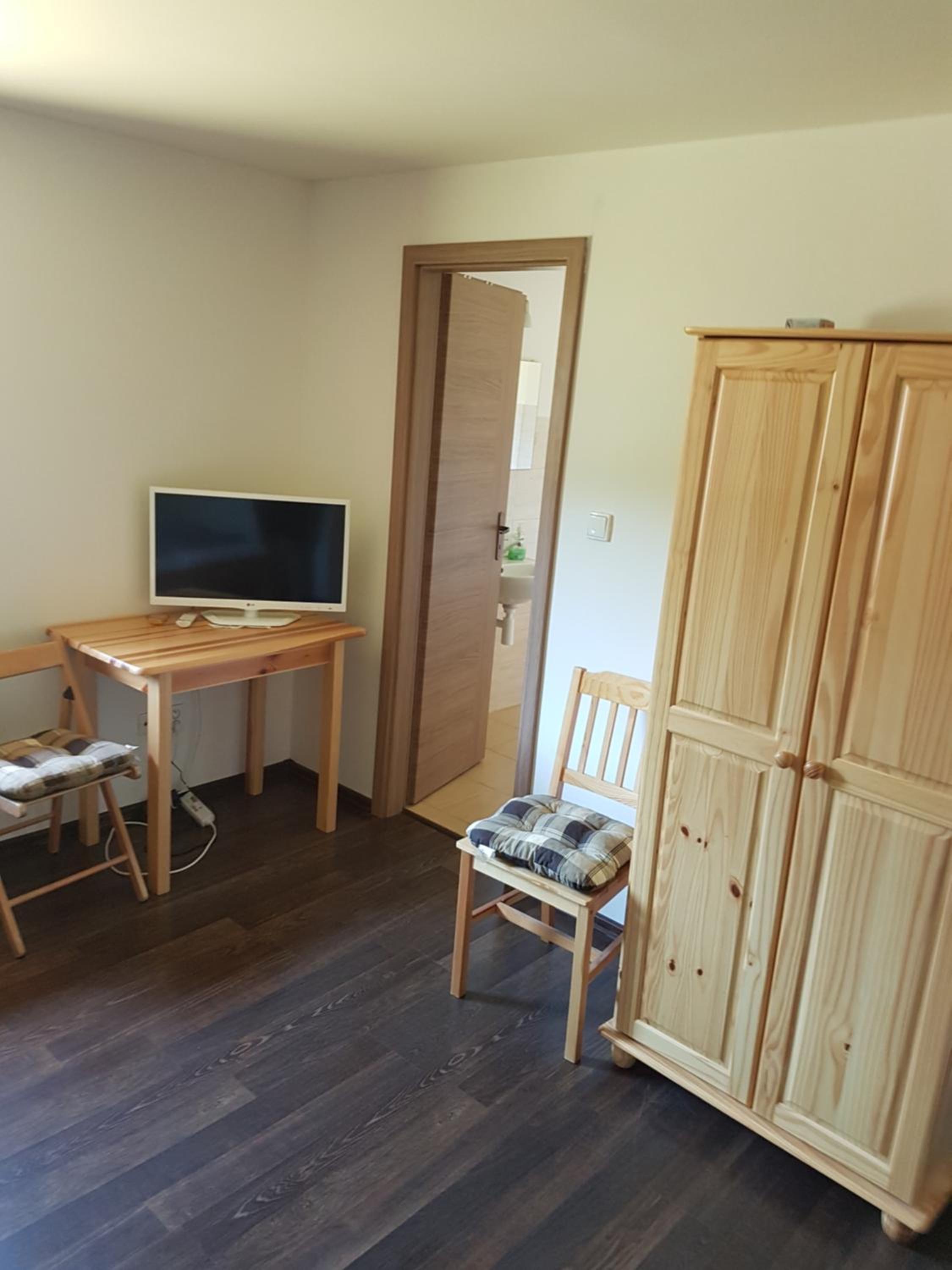 Standard Double or Twin Room - Photo 7