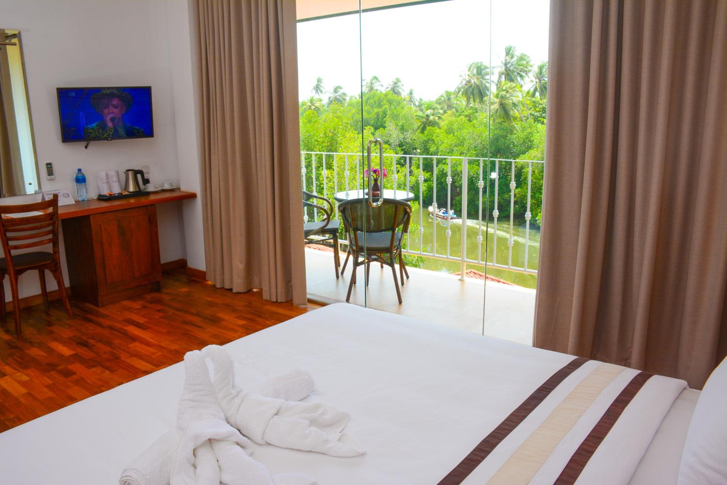Junior Suite with Balcony photo 2