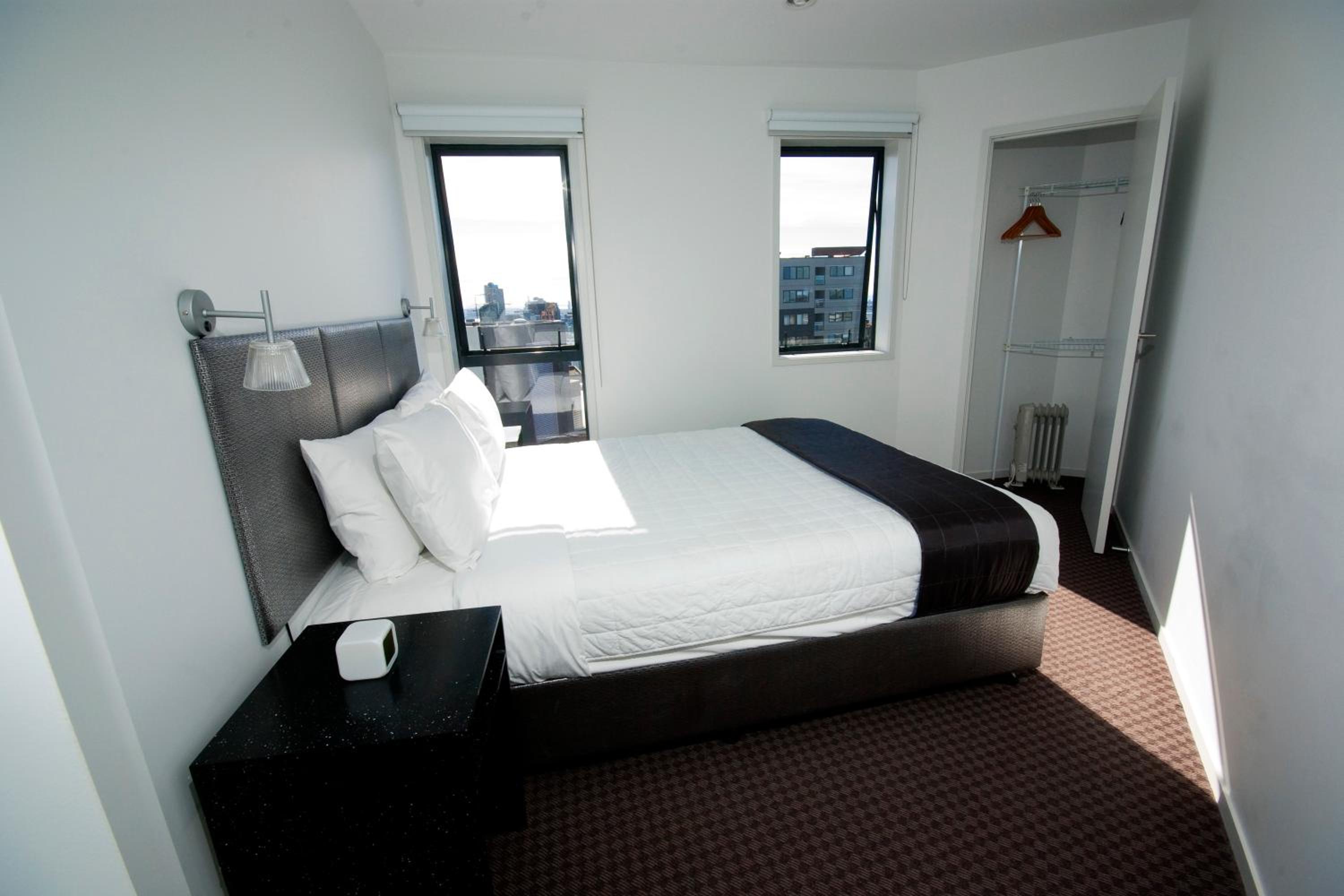 One-Bedroom Apartment - Photo 3