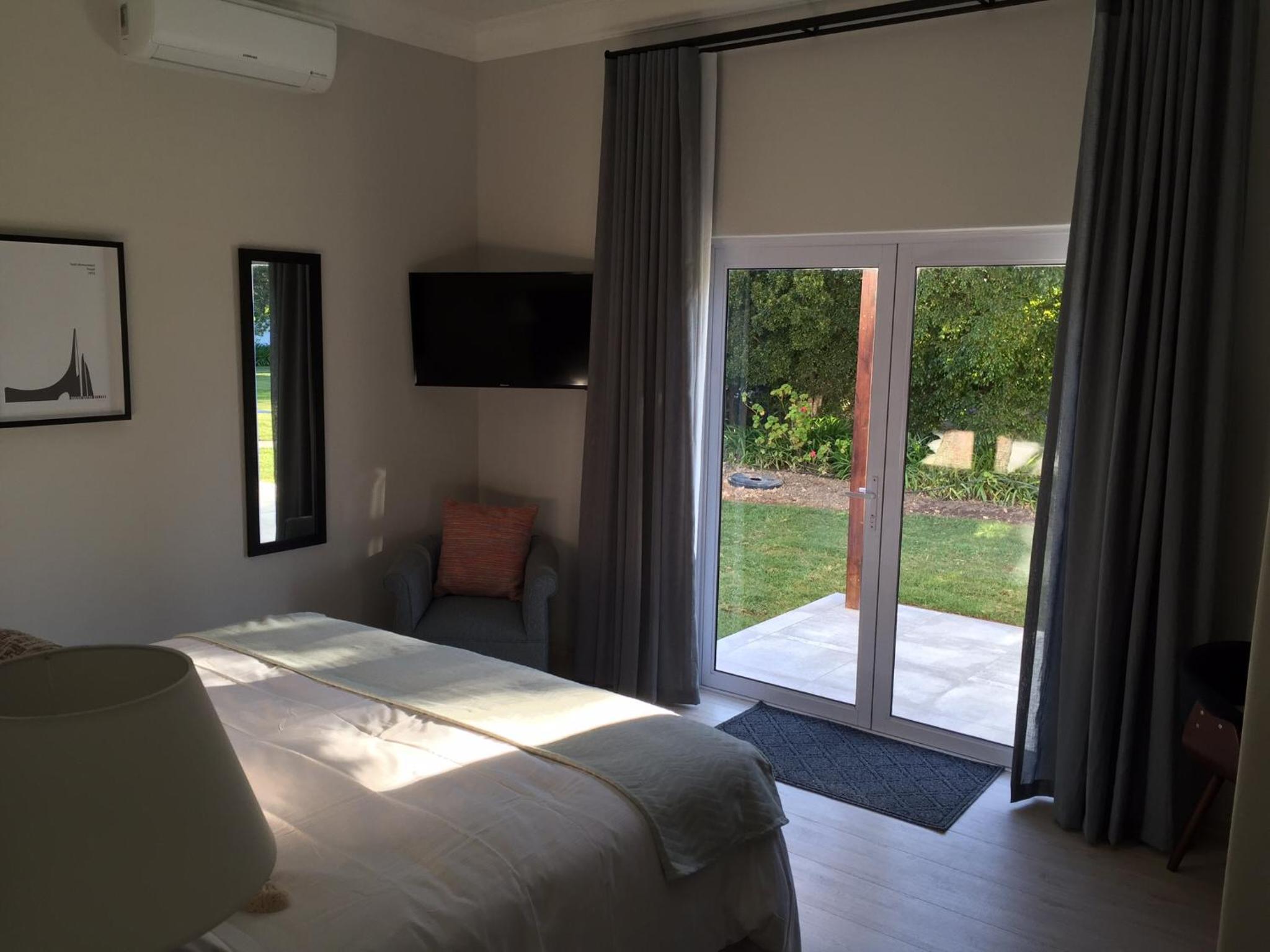 Deluxe King Room - Photo 1