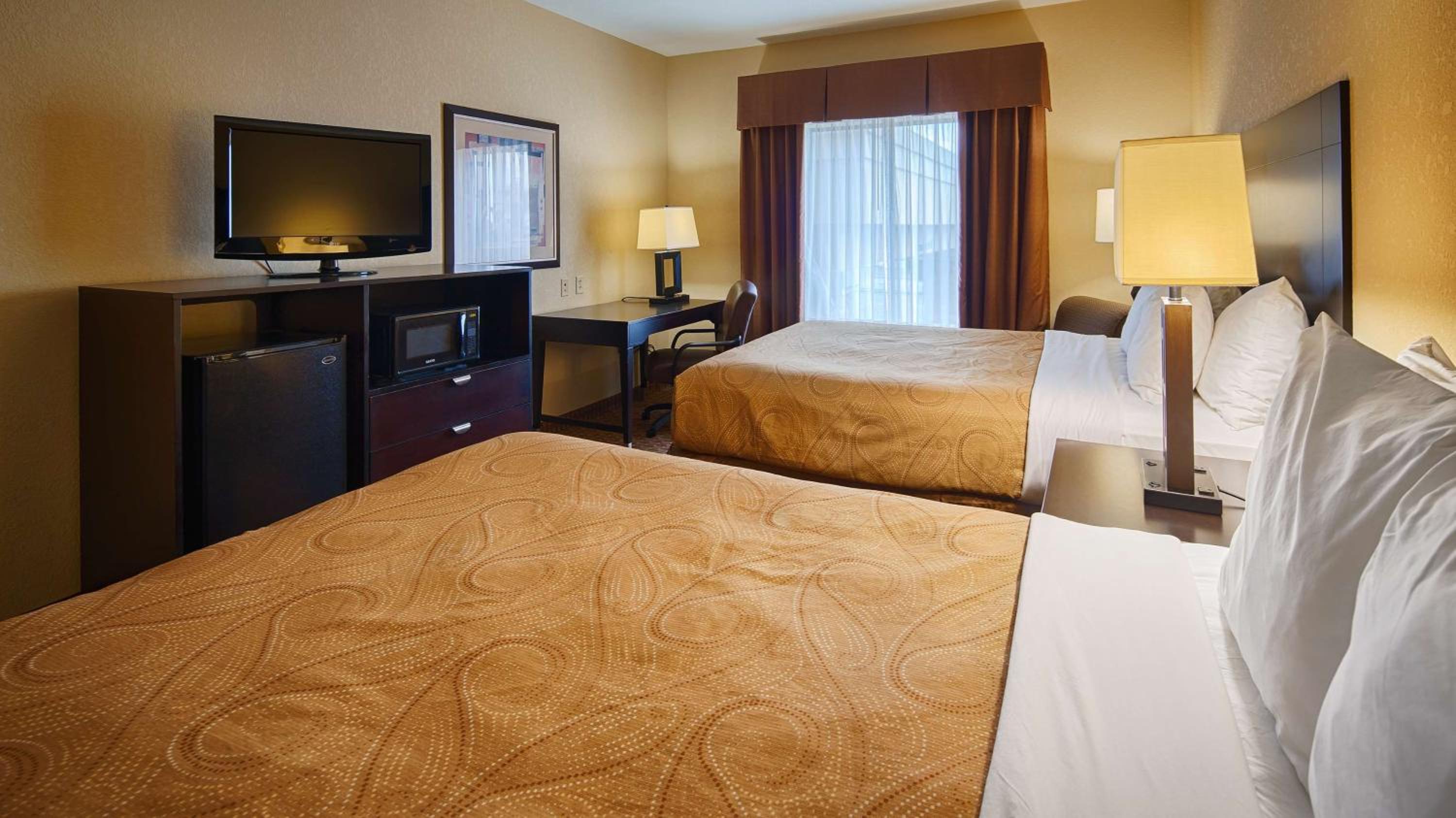 Queen Room with Two Queen Beds and Bath Tub - Disability Access/Non-Smoking