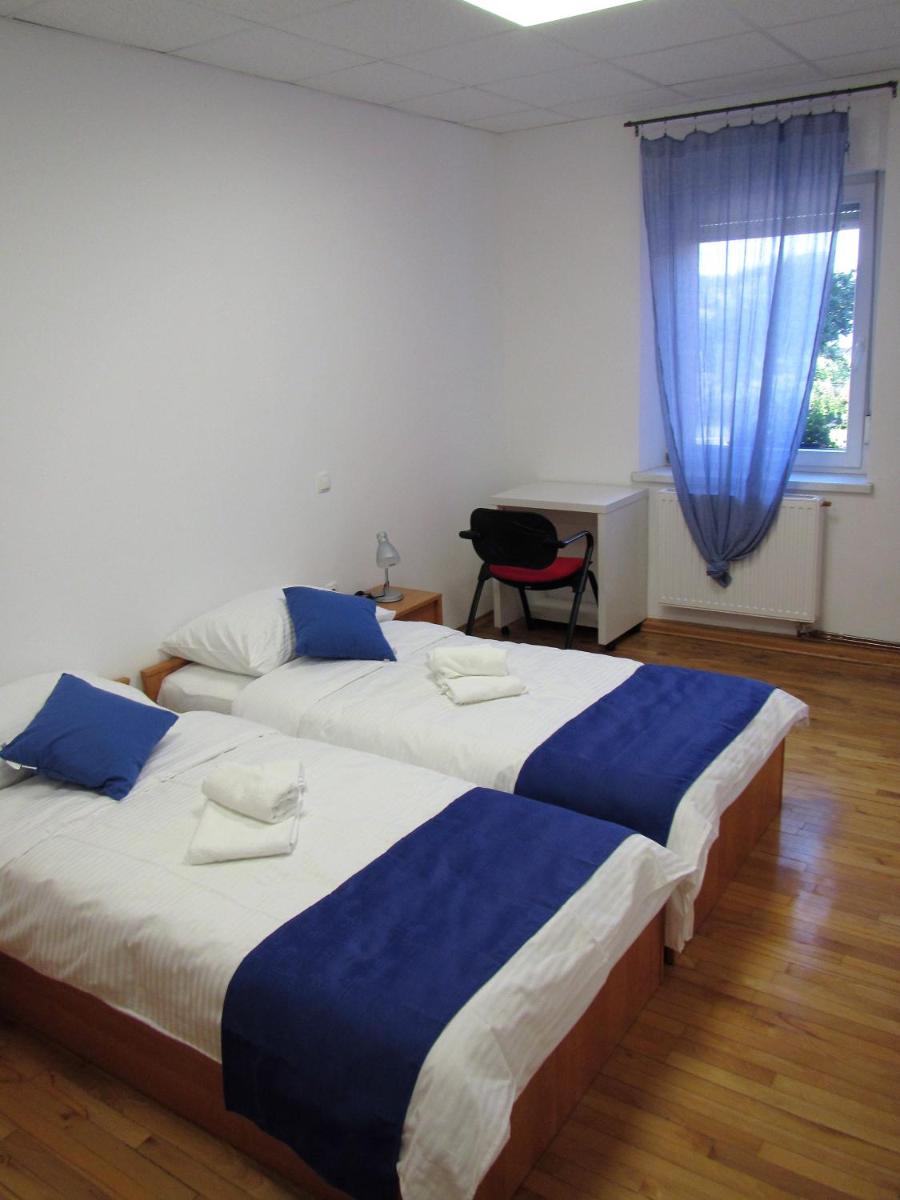 Twin Room with Private Bathroom photo 3