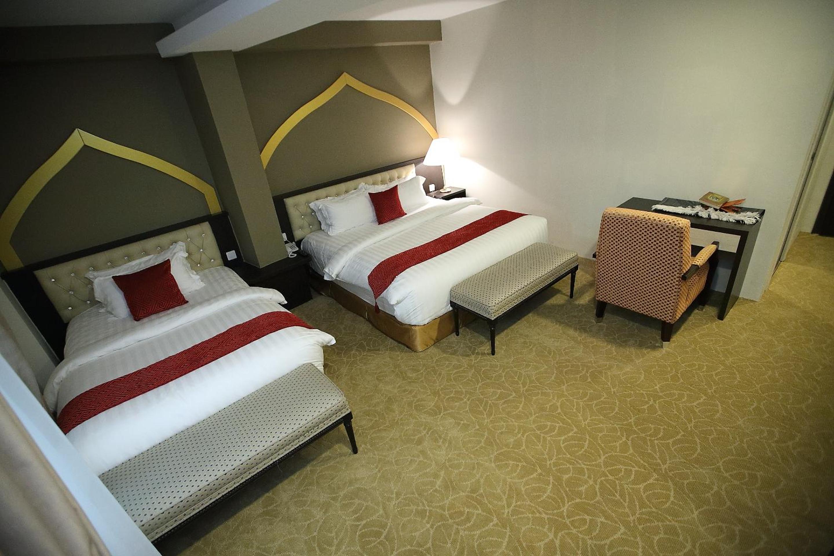 Deluxe Family Room - Photo 1