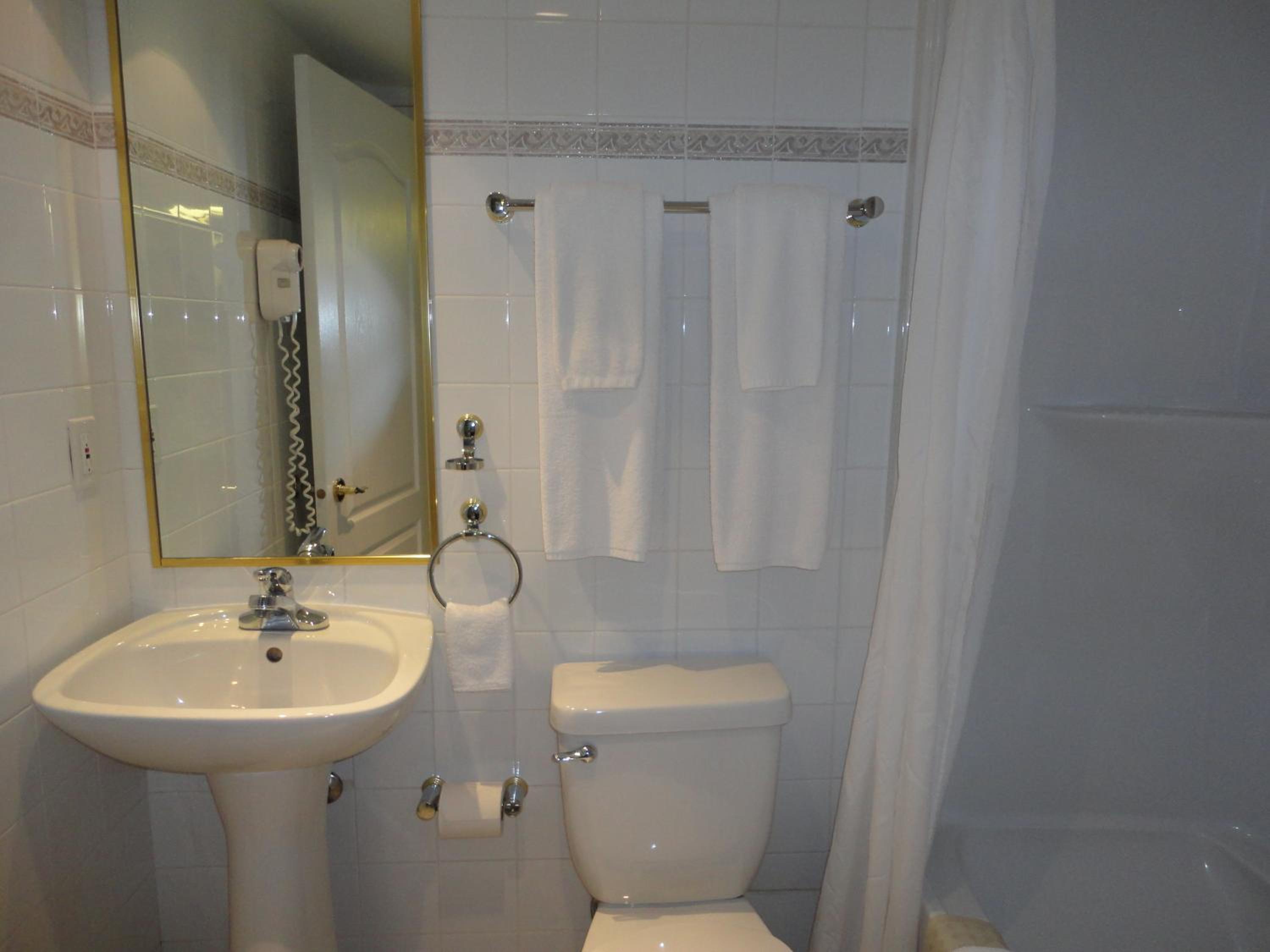 Queen Room photo 2