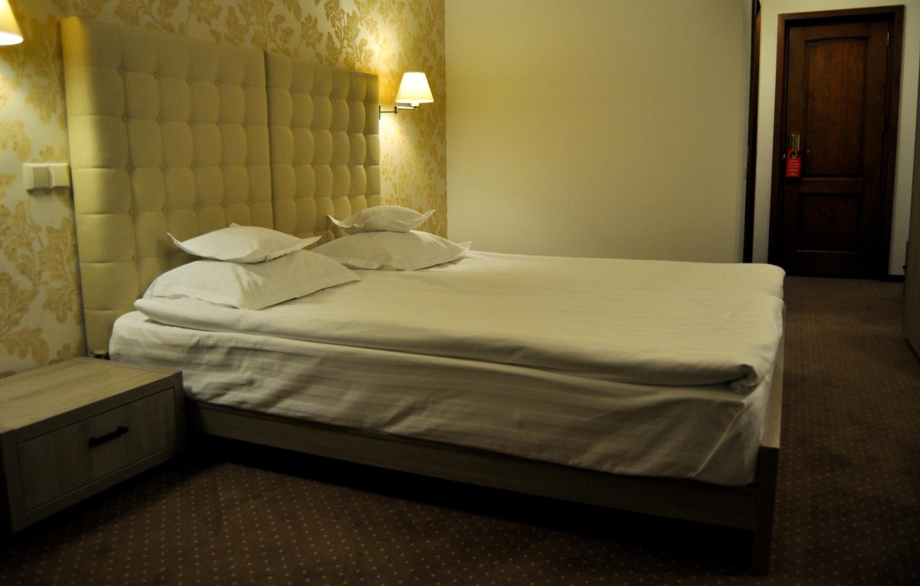 Double or Twin Room - Photo 6